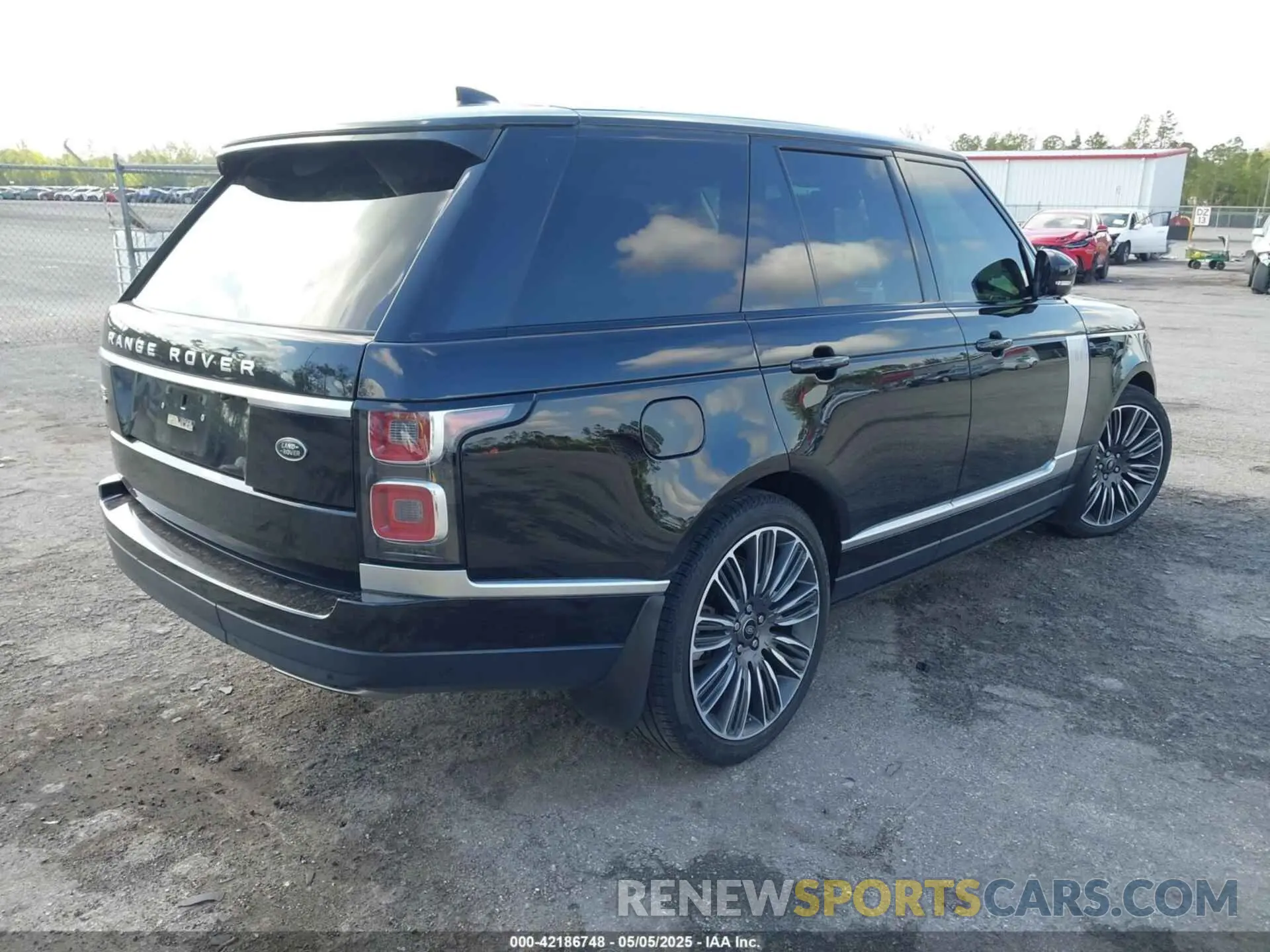 4 Photograph of a damaged car SALGS2SE0MA439172 LAND ROVER RANGE ROVER 2021