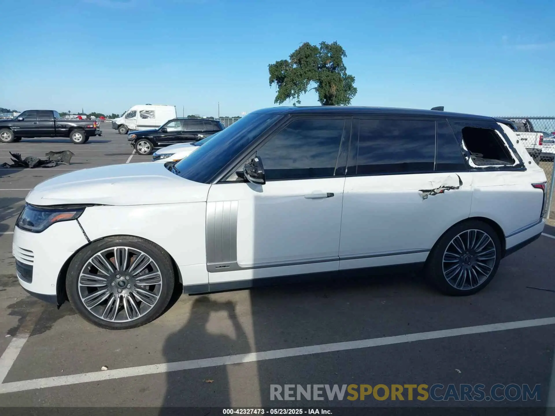 14 Photograph of a damaged car SALGS5SEXMA432828 LAND ROVER RANGE ROVER 2021