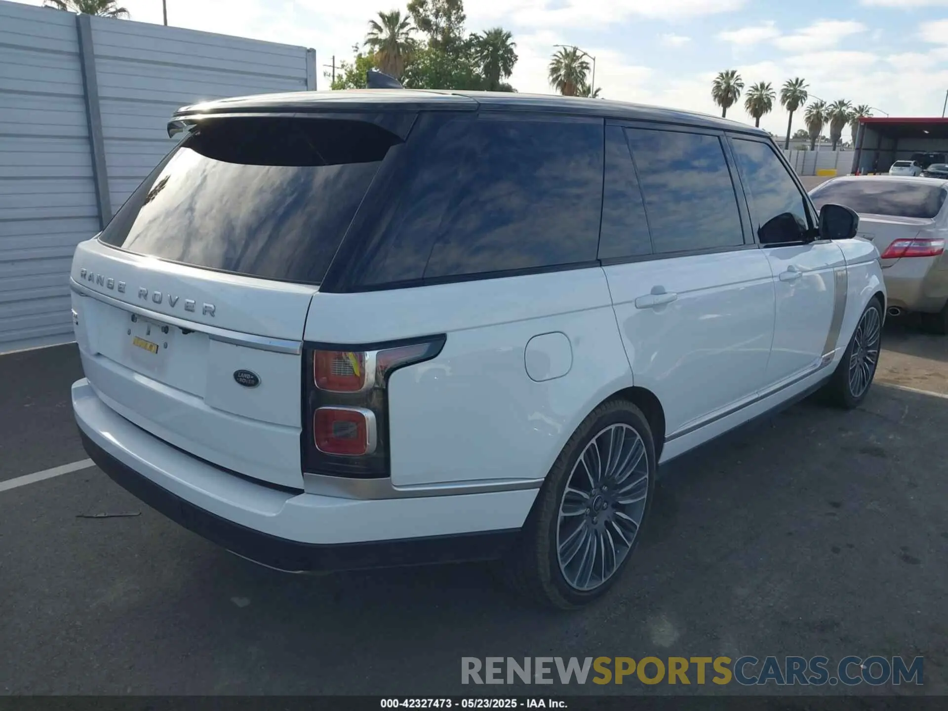 4 Photograph of a damaged car SALGS5SEXMA432828 LAND ROVER RANGE ROVER 2021
