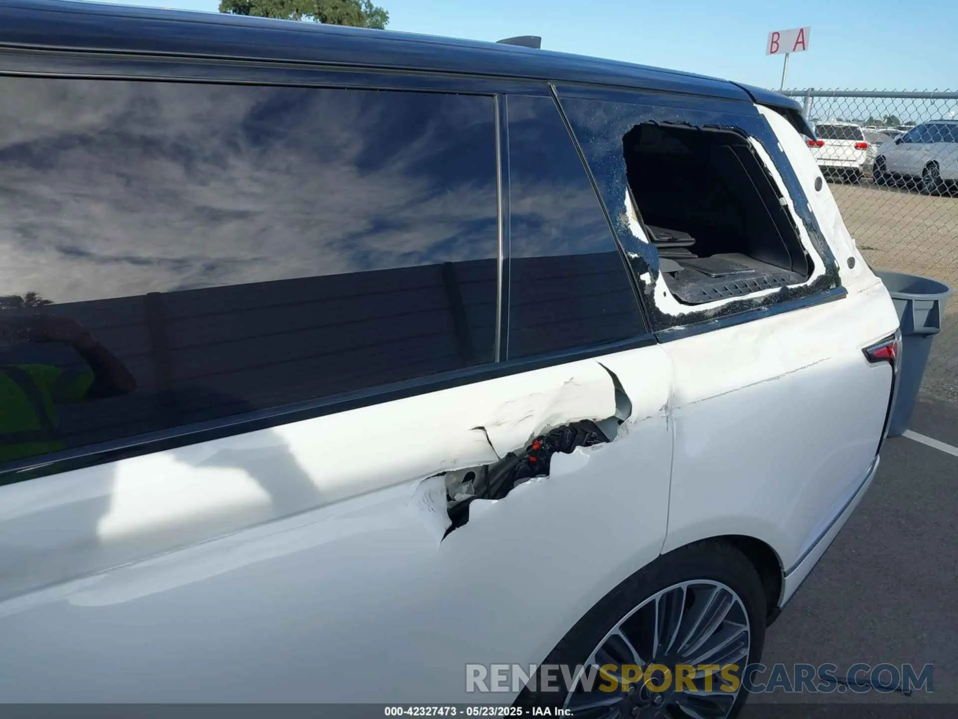 6 Photograph of a damaged car SALGS5SEXMA432828 LAND ROVER RANGE ROVER 2021
