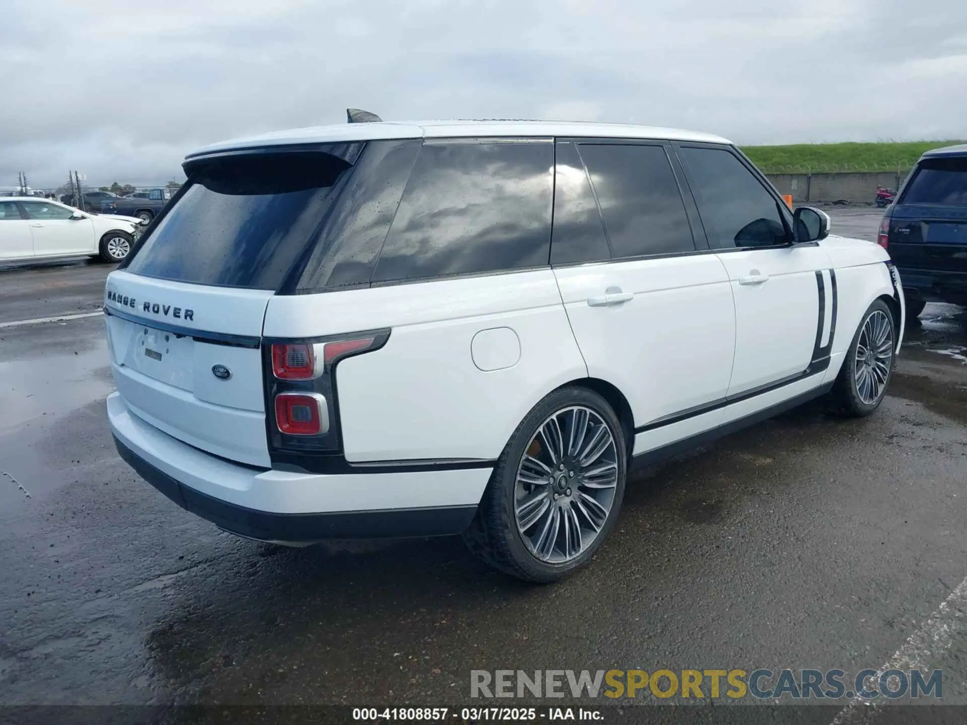 4 Photograph of a damaged car SALGS2RU0NA464488 LAND ROVER RANGE ROVER 2022