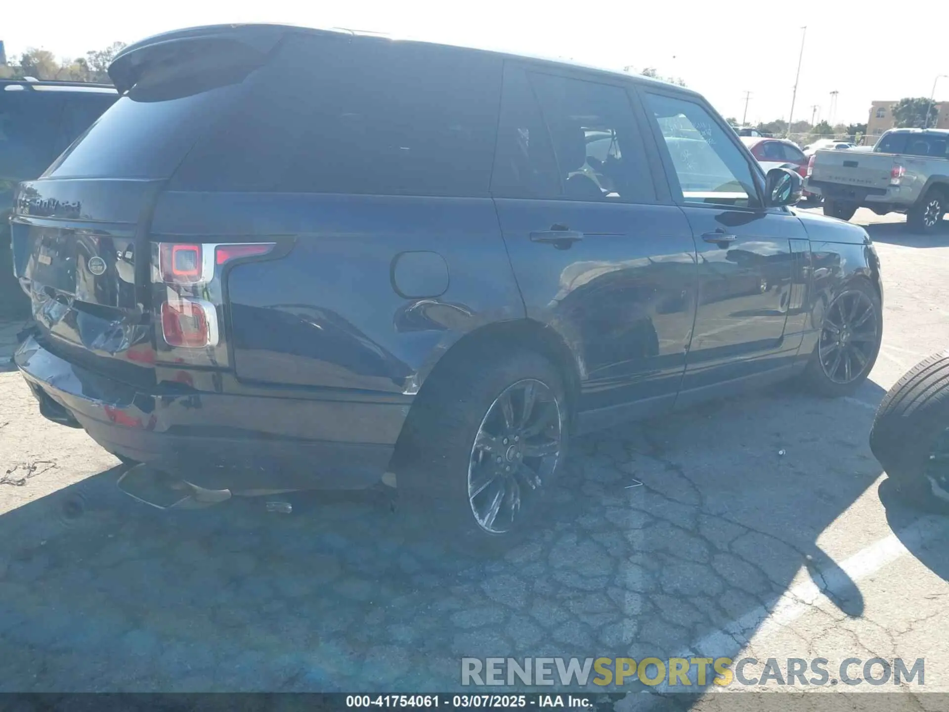 4 Photograph of a damaged car SALGS2RU8NA465517 LAND ROVER RANGE ROVER 2022