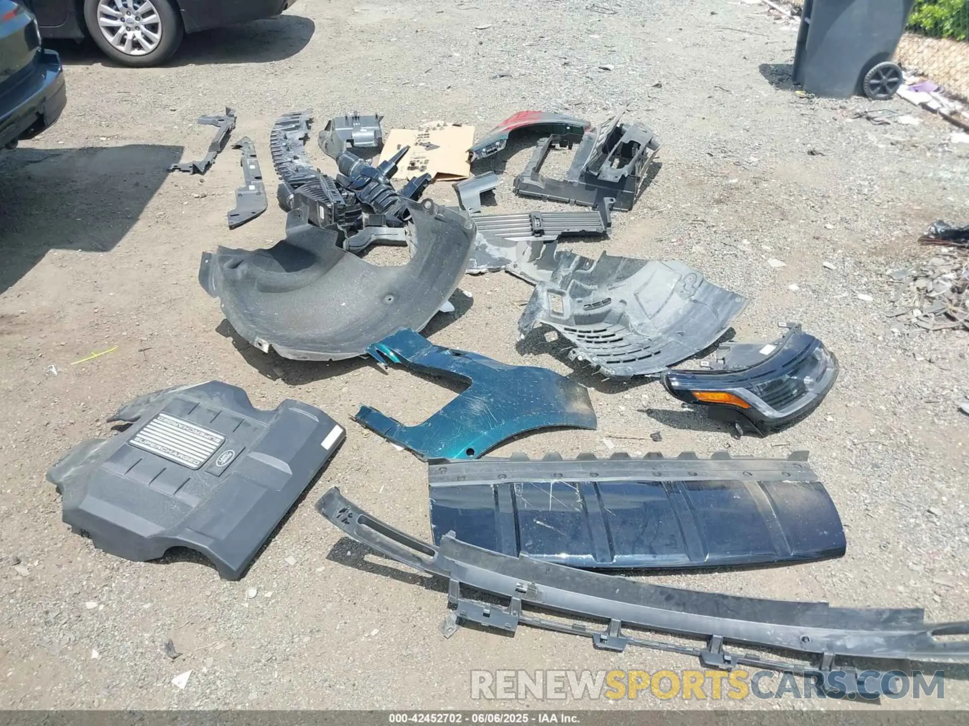 12 Photograph of a damaged car SALGS2SE1NA469668 LAND ROVER RANGE ROVER 2022