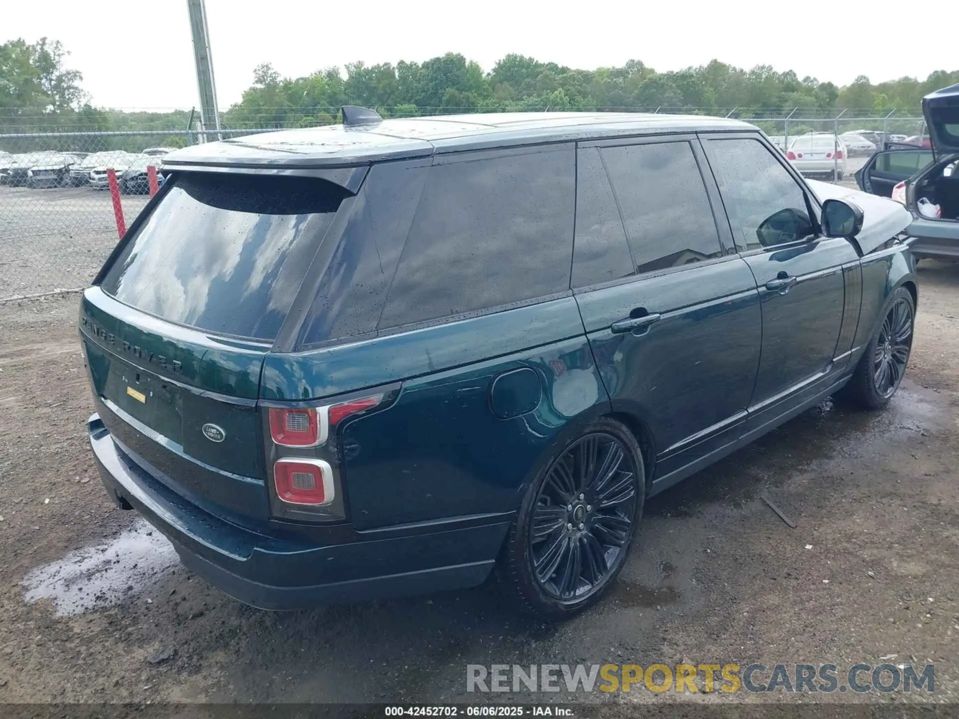 4 Photograph of a damaged car SALGS2SE1NA469668 LAND ROVER RANGE ROVER 2022