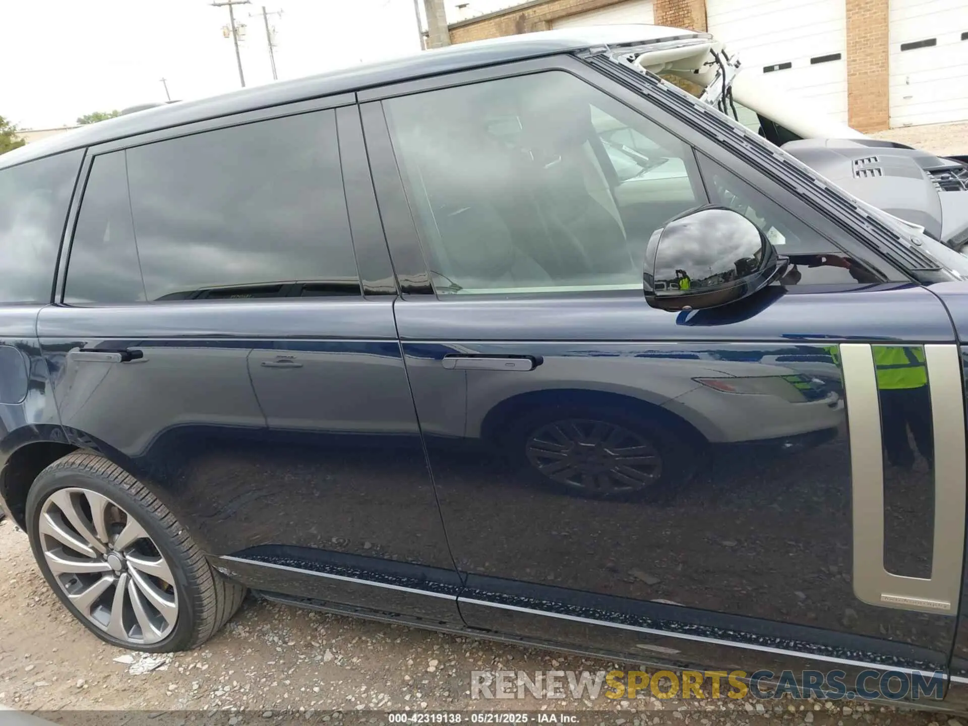 13 Photograph of a damaged car SALK1BE74PA021891 LAND ROVER RANGE ROVER 2023