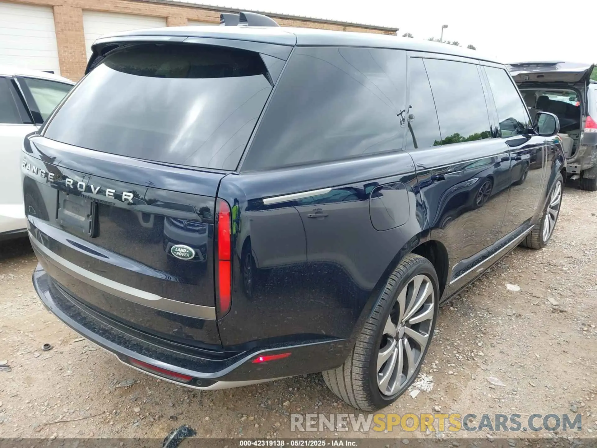 4 Photograph of a damaged car SALK1BE74PA021891 LAND ROVER RANGE ROVER 2023