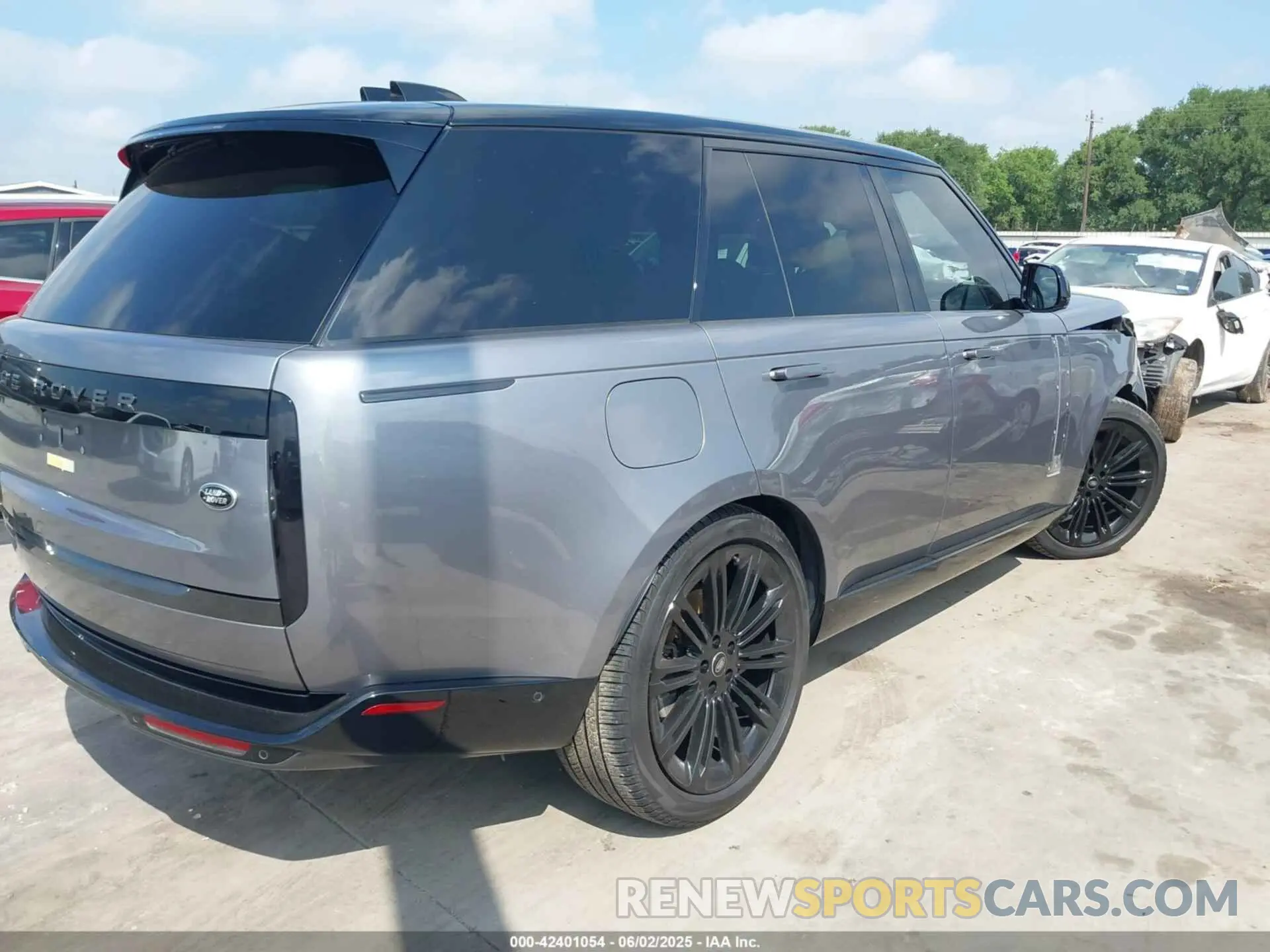 4 Photograph of a damaged car SALKP9FU7PA036168 LAND ROVER RANGE ROVER 2023
