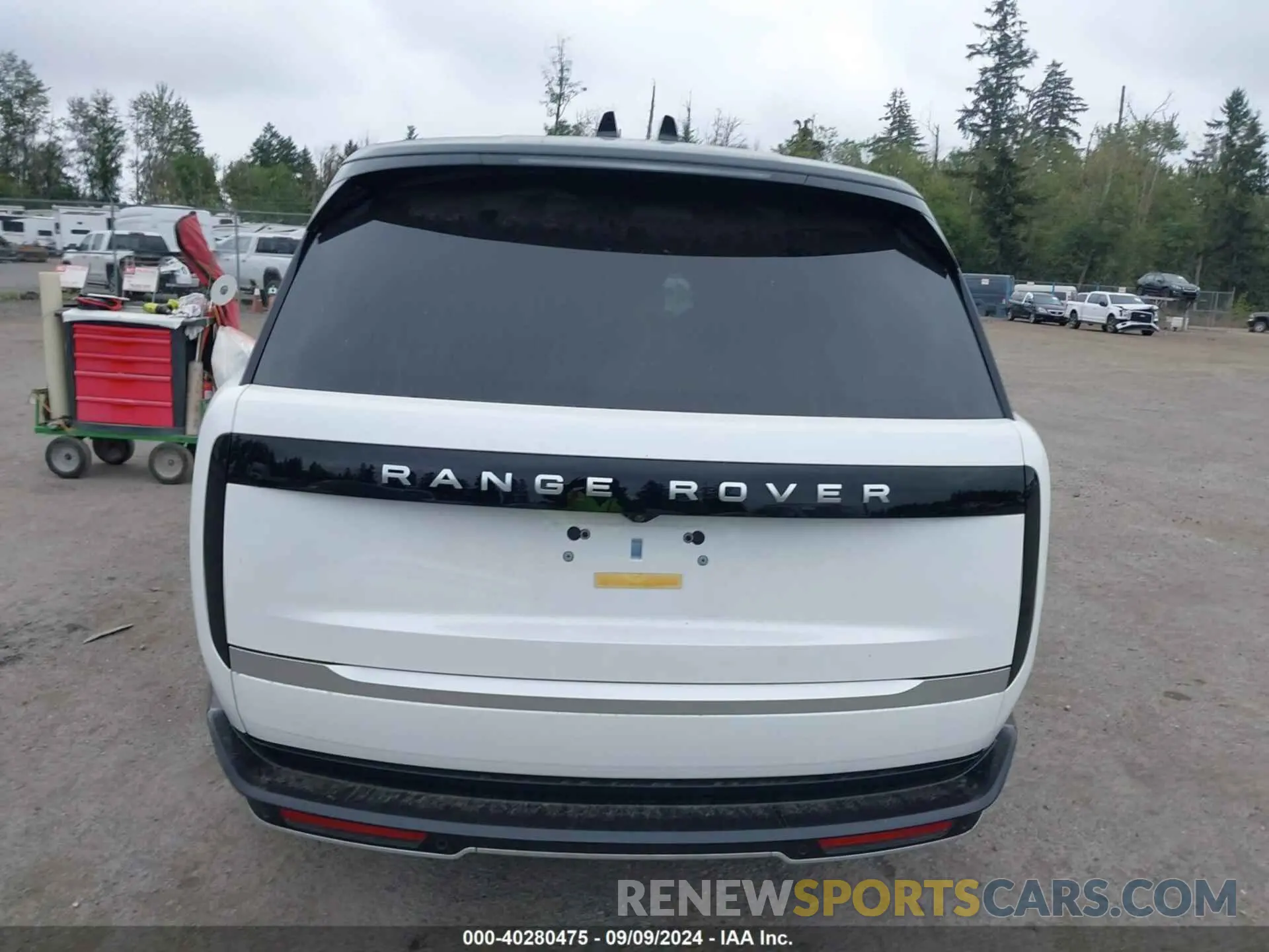 17 Photograph of a damaged car SALK19E96RA231390 LAND ROVER RANGE ROVER 2024