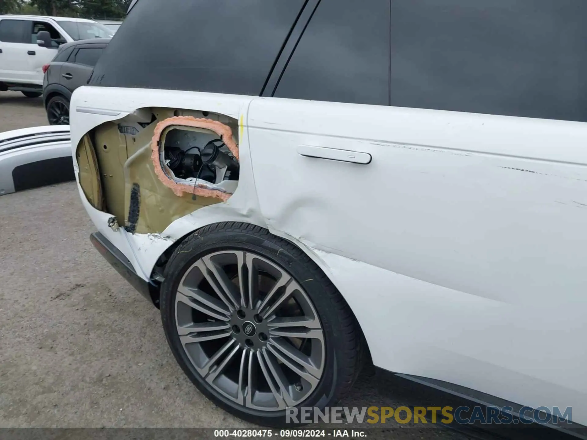 21 Photograph of a damaged car SALK19E96RA231390 LAND ROVER RANGE ROVER 2024