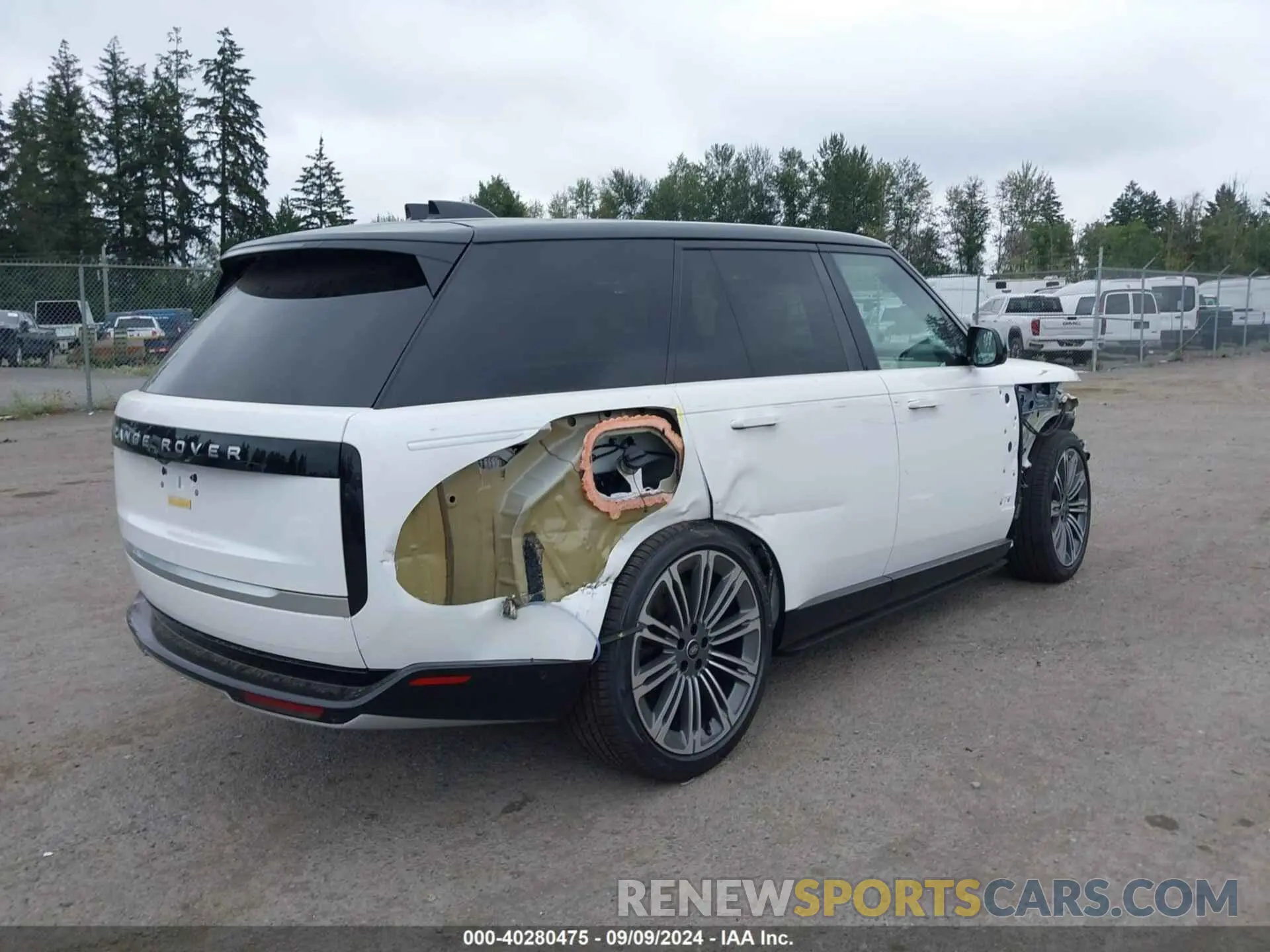 4 Photograph of a damaged car SALK19E96RA231390 LAND ROVER RANGE ROVER 2024
