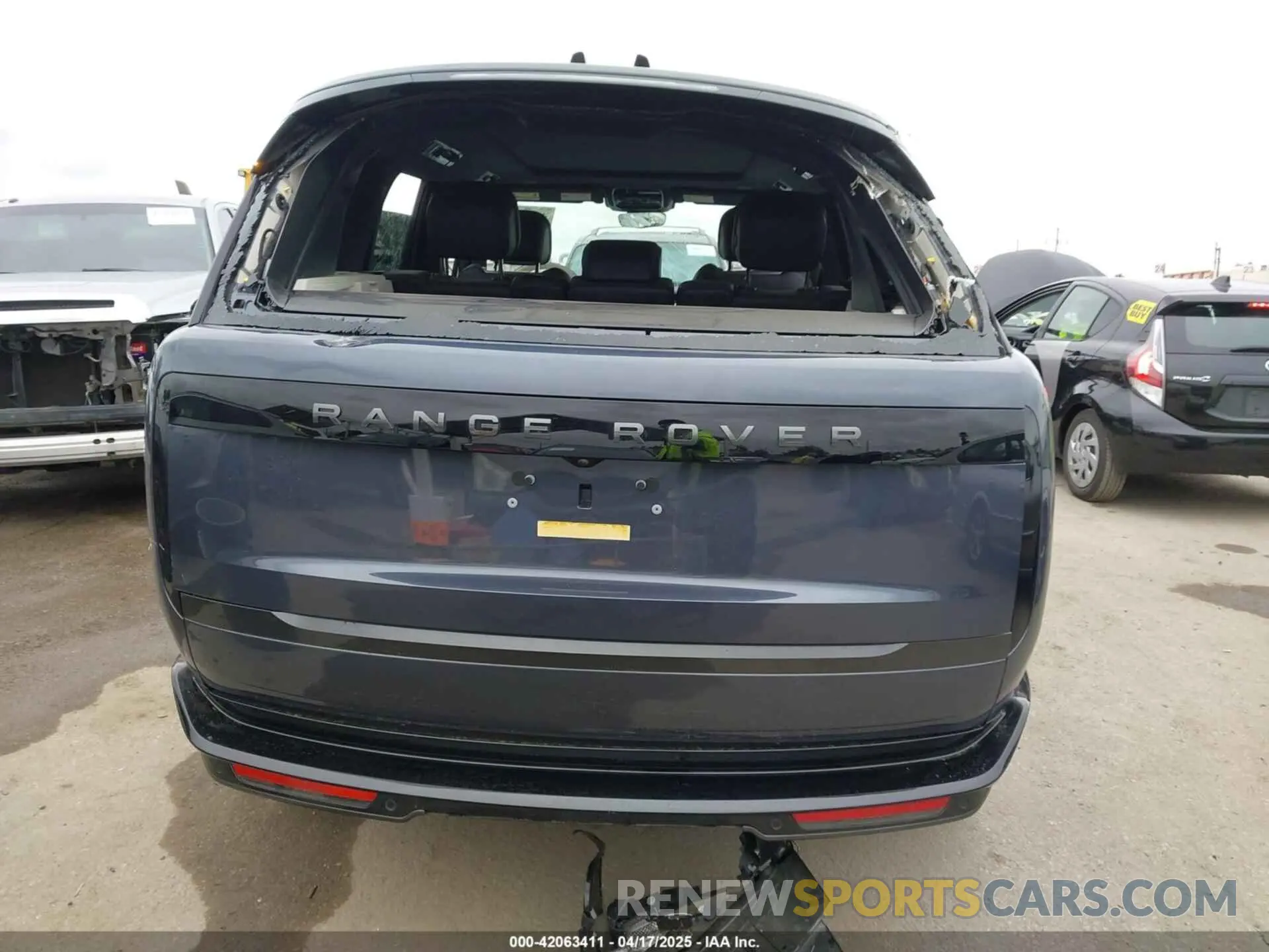 15 Photograph of a damaged car SALKP9E96RA240556 LAND ROVER RANGE ROVER 2024