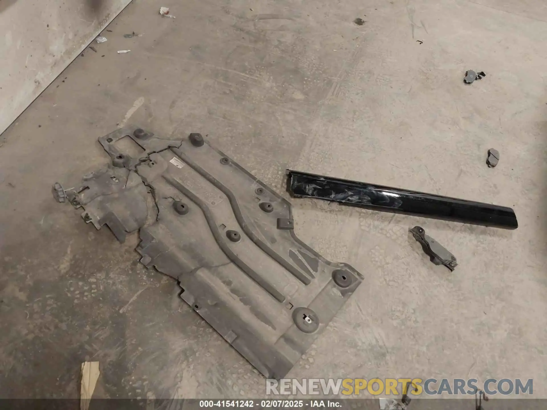 12 Photograph of a damaged car SALKP9FU0RA247585 LAND ROVER RANGE ROVER 2024