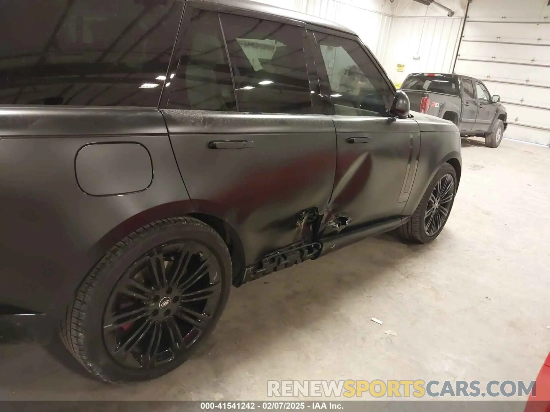 18 Photograph of a damaged car SALKP9FU0RA247585 LAND ROVER RANGE ROVER 2024