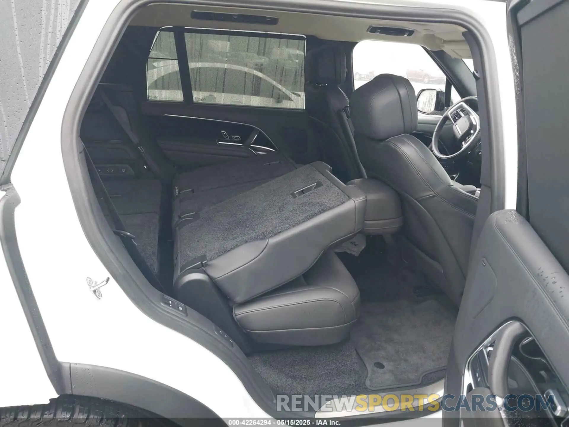 8 Photograph of a damaged car SALKPBE90RA217149 LAND ROVER RANGE ROVER 2024