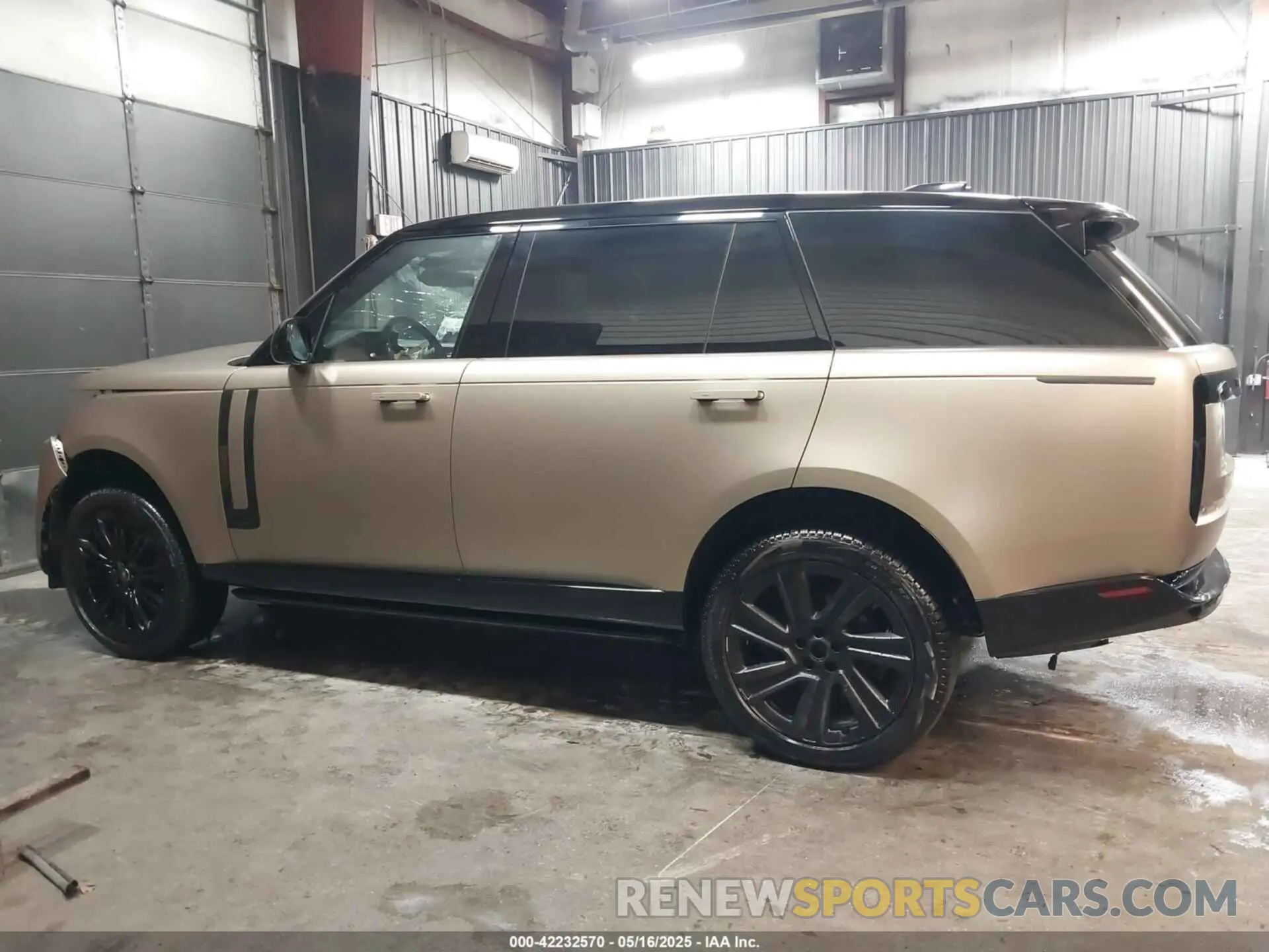 15 Photograph of a damaged car SALK1BE91SA300130 LAND ROVER RANGE ROVER 2025
