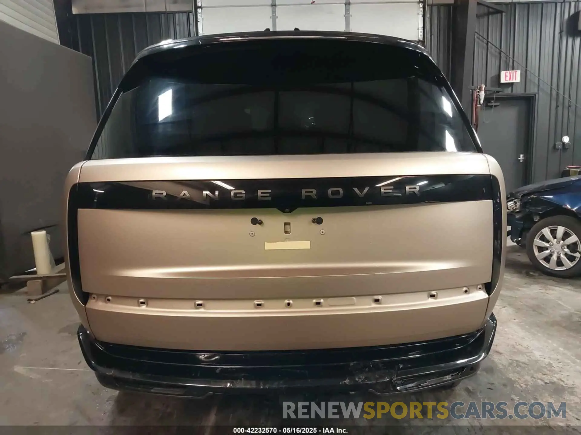 17 Photograph of a damaged car SALK1BE91SA300130 LAND ROVER RANGE ROVER 2025