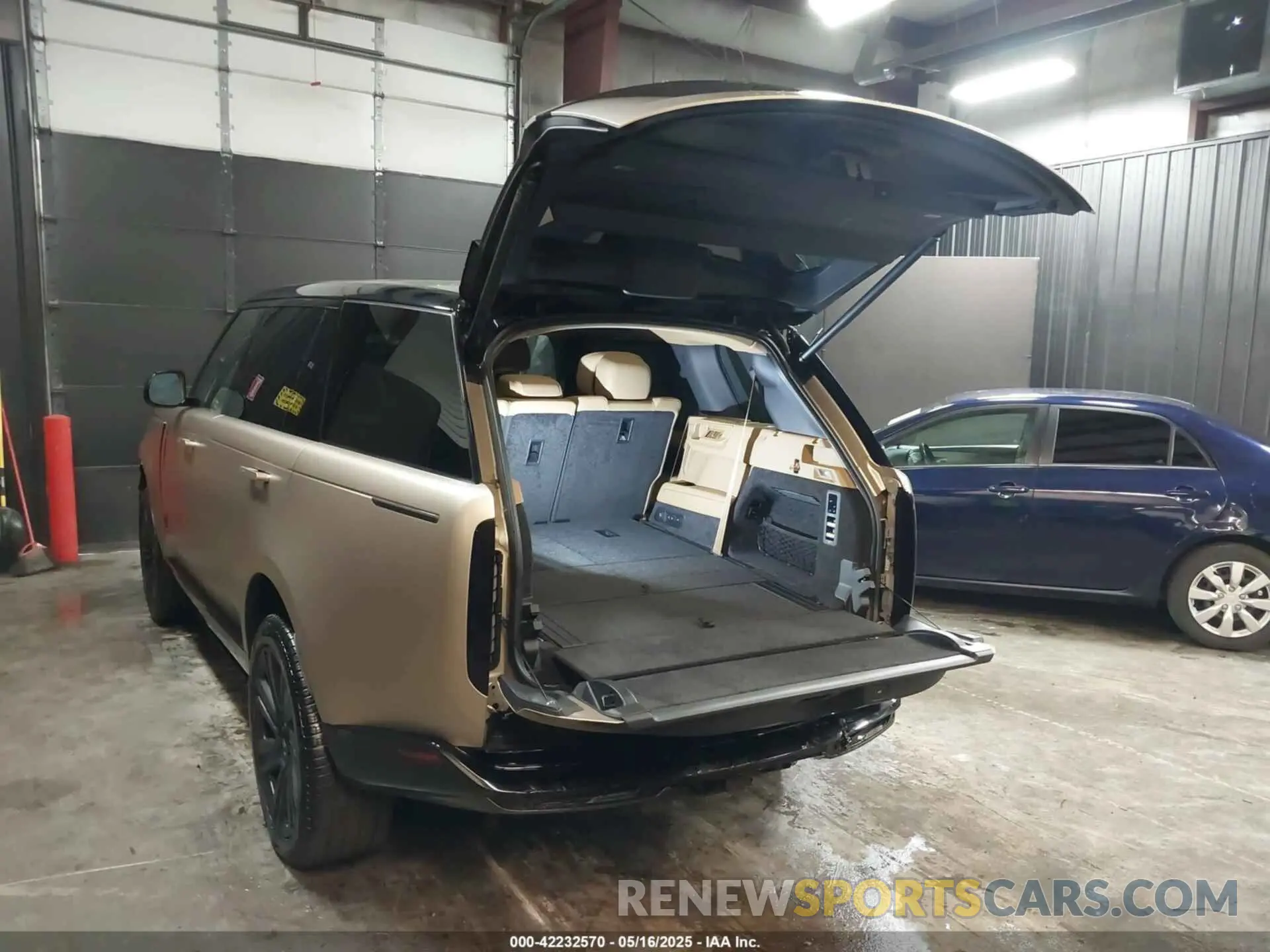 3 Photograph of a damaged car SALK1BE91SA300130 LAND ROVER RANGE ROVER 2025