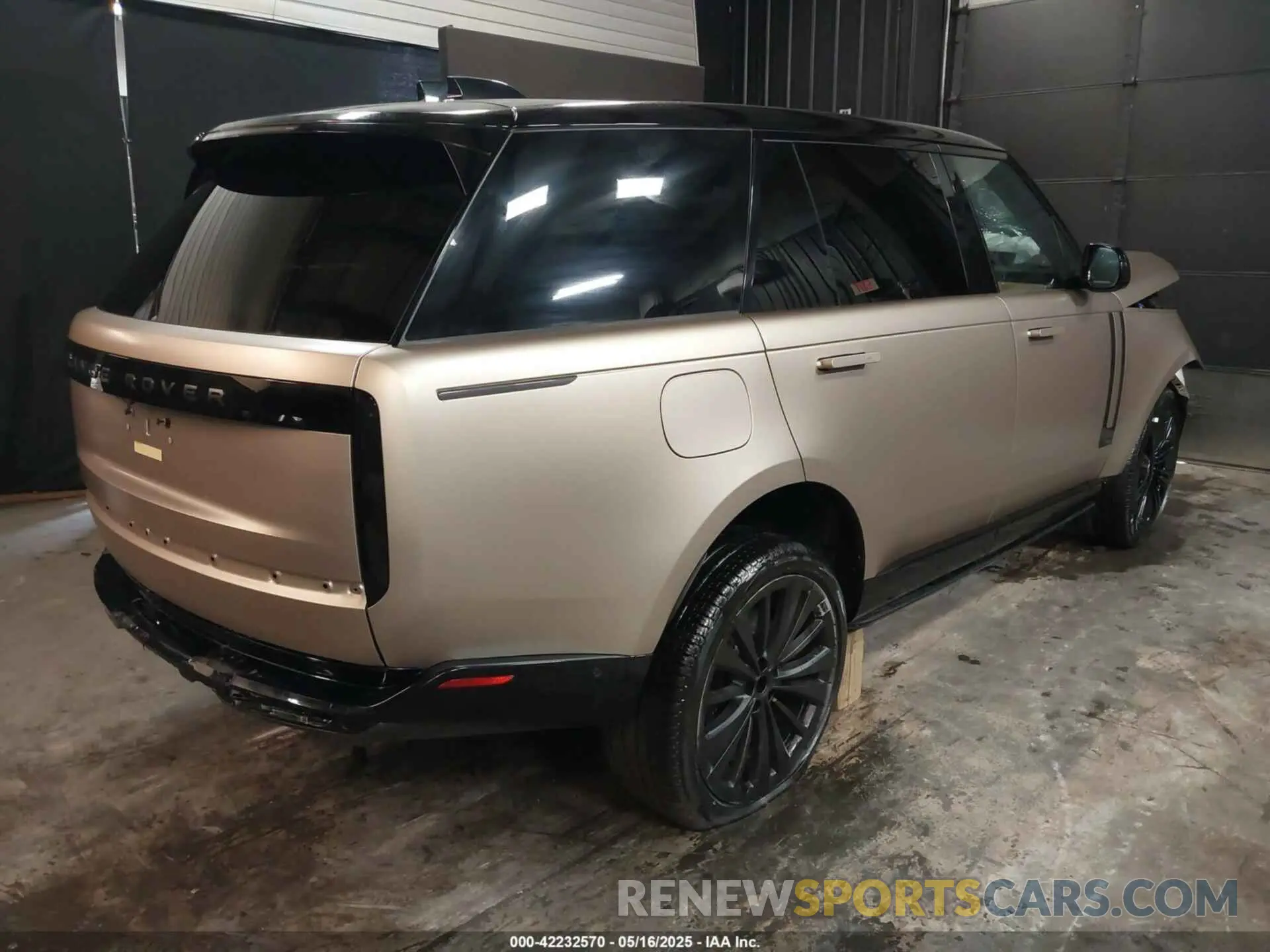 4 Photograph of a damaged car SALK1BE91SA300130 LAND ROVER RANGE ROVER 2025