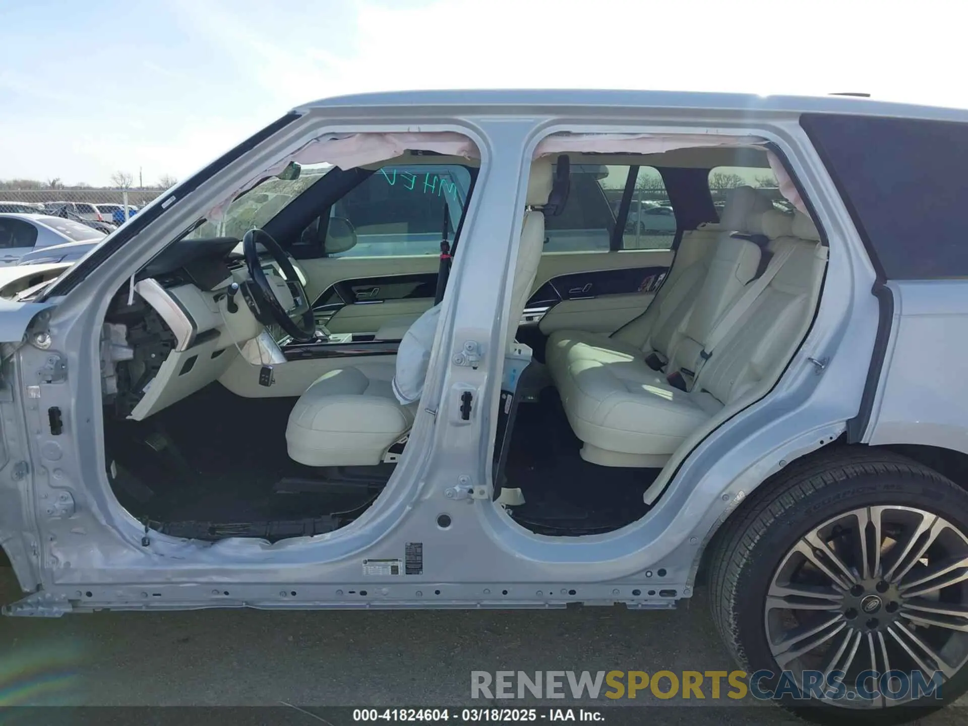 14 Photograph of a damaged car SALKP9E92SA276184 LAND ROVER RANGE ROVER 2025