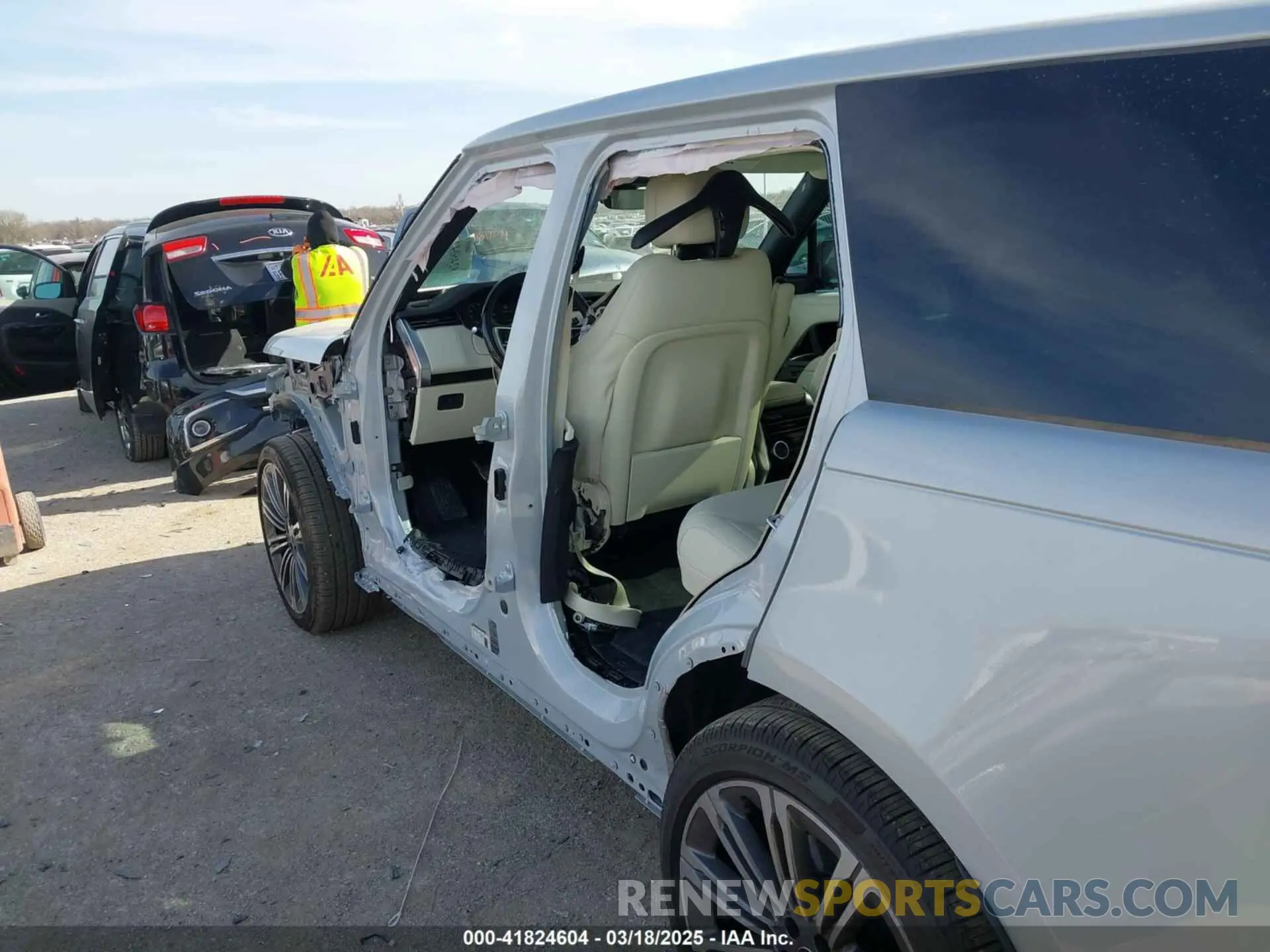 17 Photograph of a damaged car SALKP9E92SA276184 LAND ROVER RANGE ROVER 2025