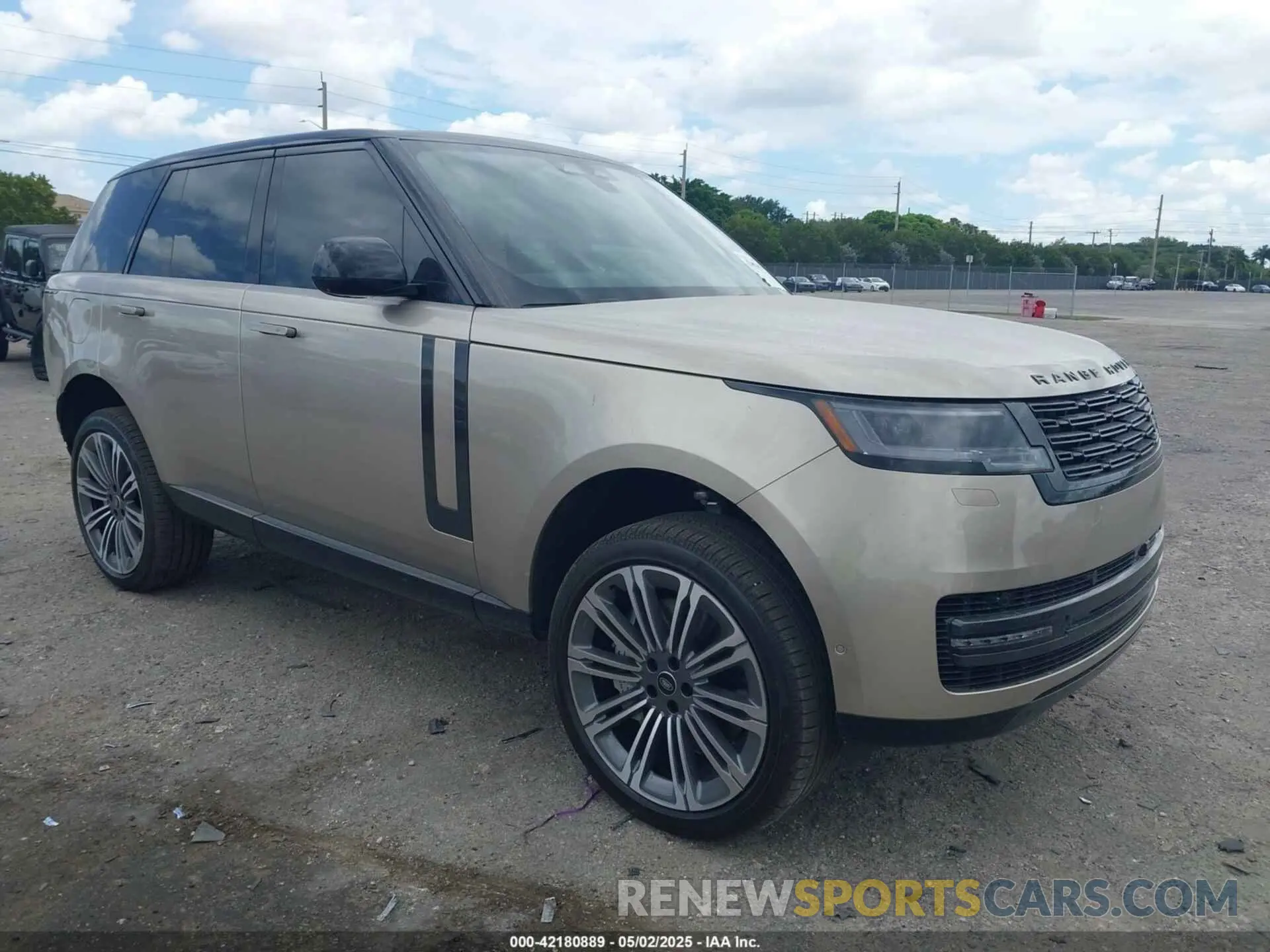 1 Photograph of a damaged car SALKP9E98SA300830 LAND ROVER RANGE ROVER 2025