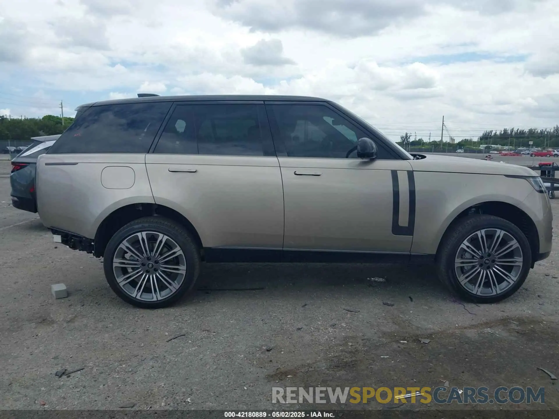 14 Photograph of a damaged car SALKP9E98SA300830 LAND ROVER RANGE ROVER 2025