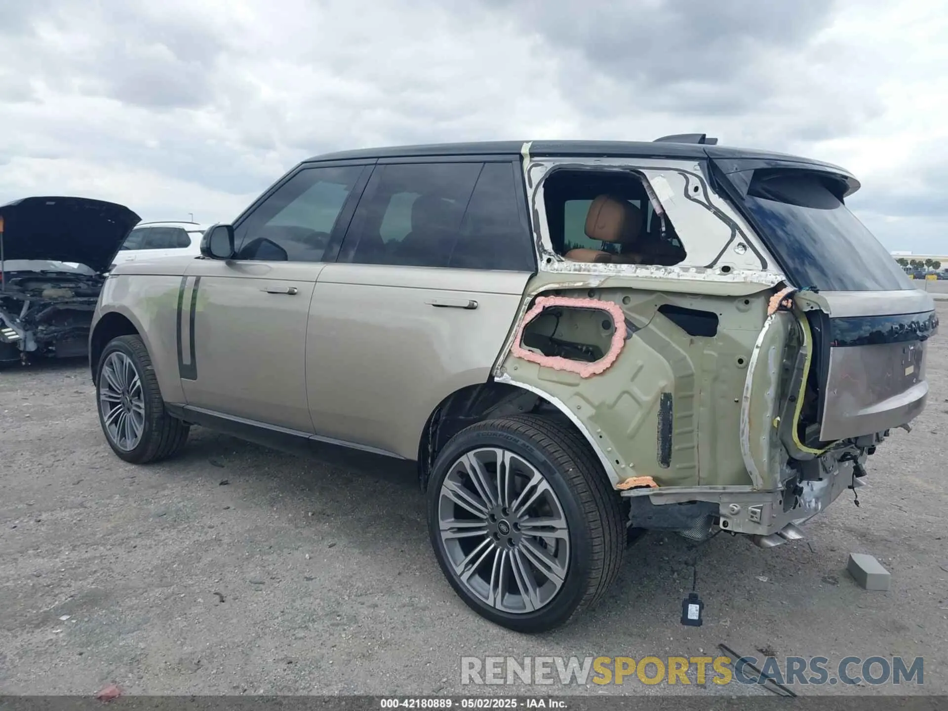 3 Photograph of a damaged car SALKP9E98SA300830 LAND ROVER RANGE ROVER 2025