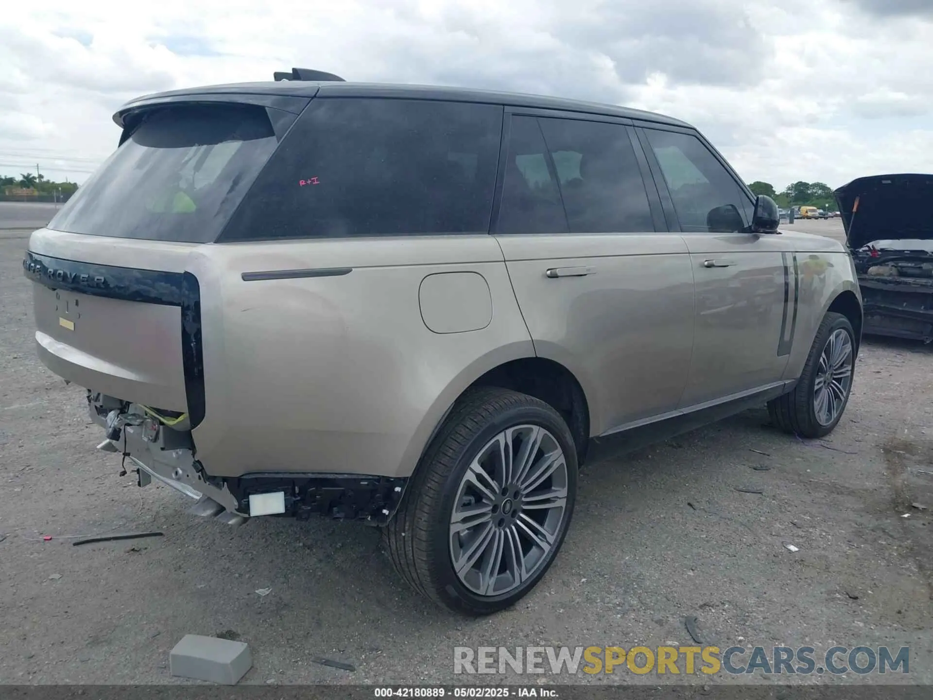 4 Photograph of a damaged car SALKP9E98SA300830 LAND ROVER RANGE ROVER 2025