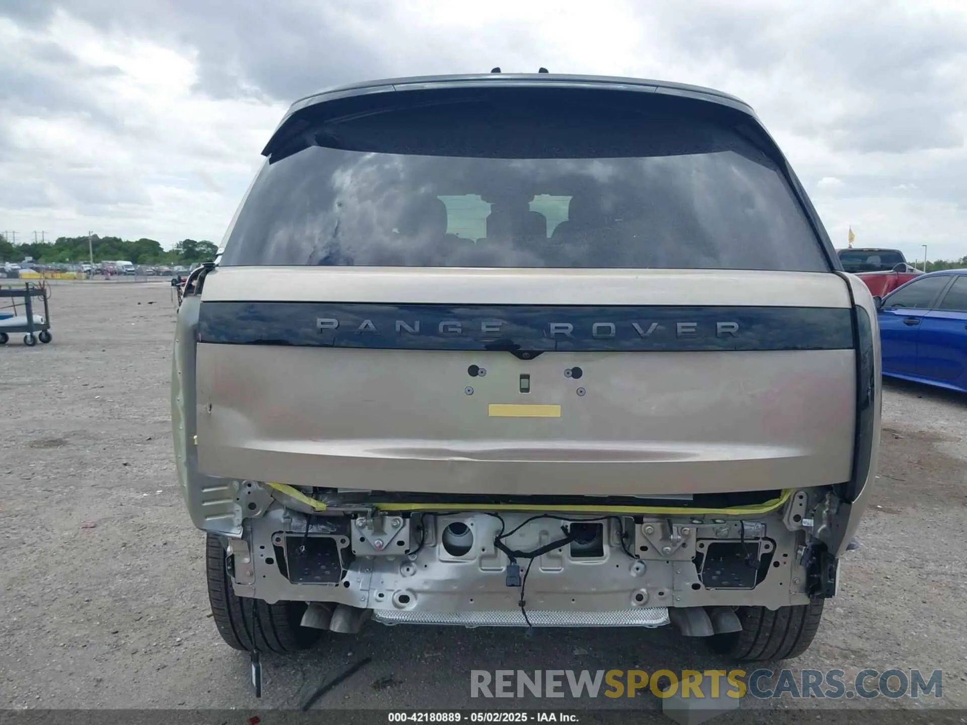 6 Photograph of a damaged car SALKP9E98SA300830 LAND ROVER RANGE ROVER 2025