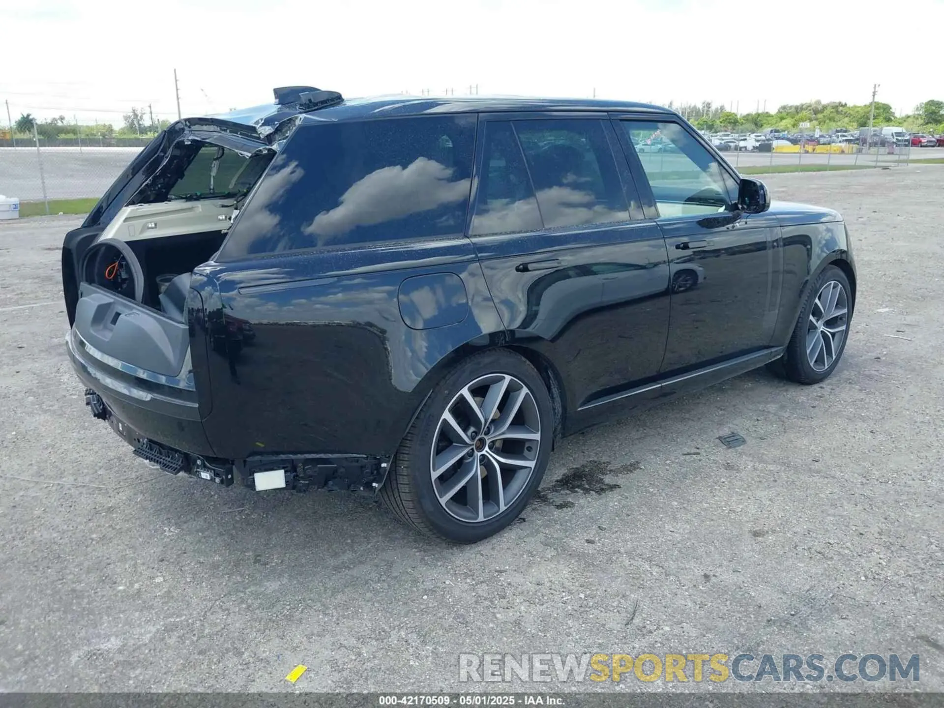 4 Photograph of a damaged car SALKP9F41SA262215 LAND ROVER RANGE ROVER 2025