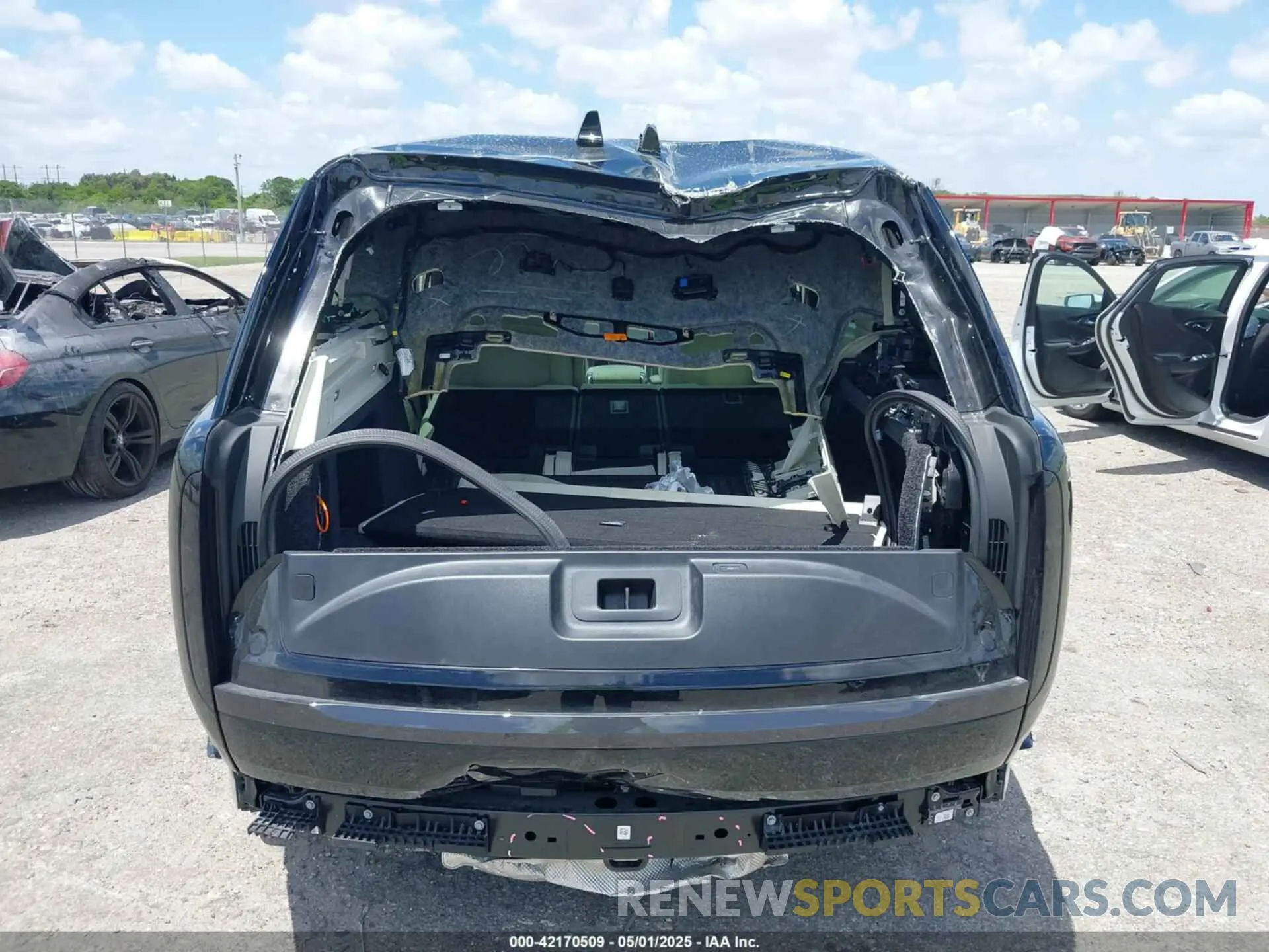 6 Photograph of a damaged car SALKP9F41SA262215 LAND ROVER RANGE ROVER 2025