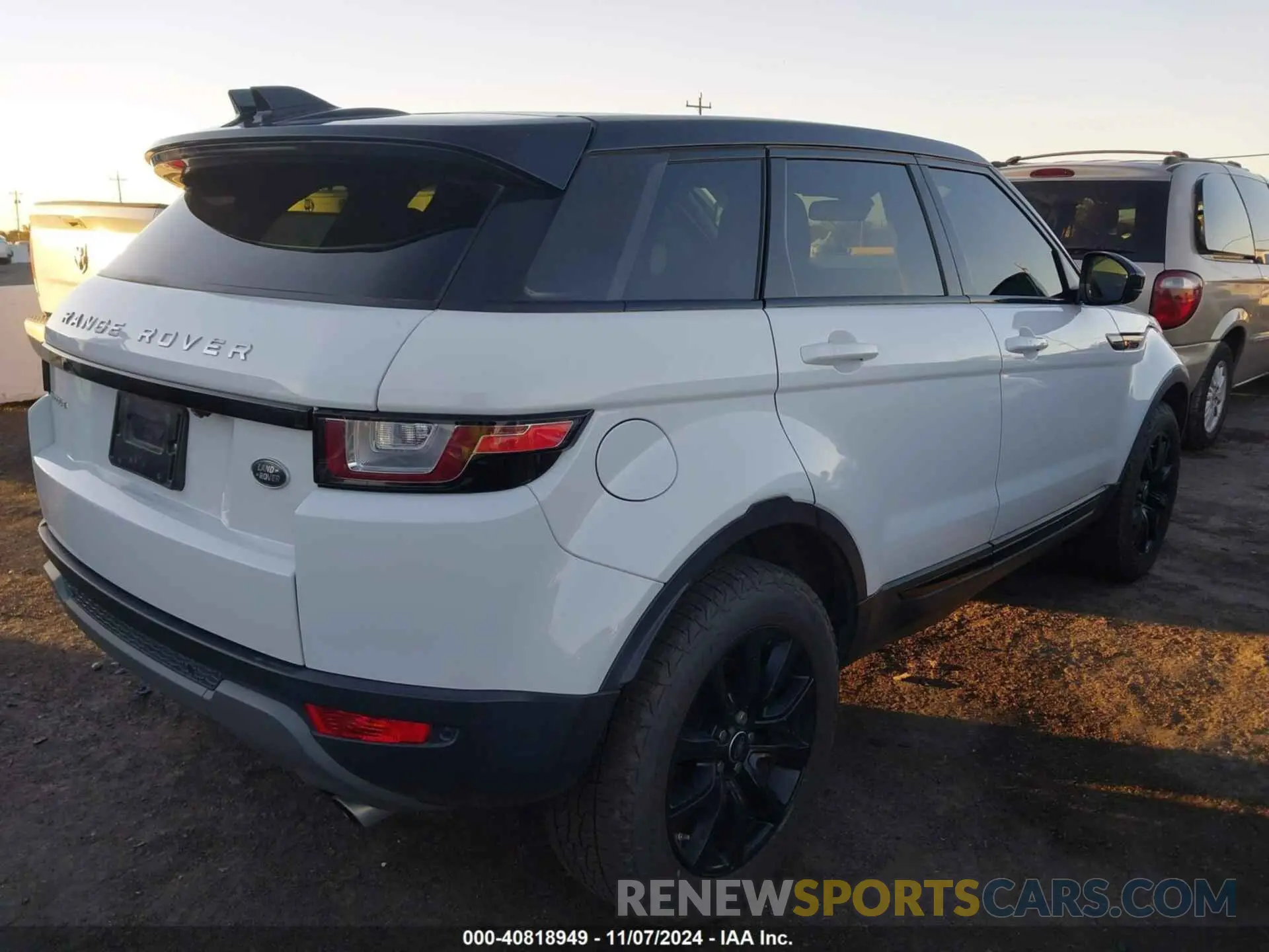 4 Photograph of a damaged car SALVP2RX5KH329187 LAND ROVER RANGE ROVER EVOQUE 2019