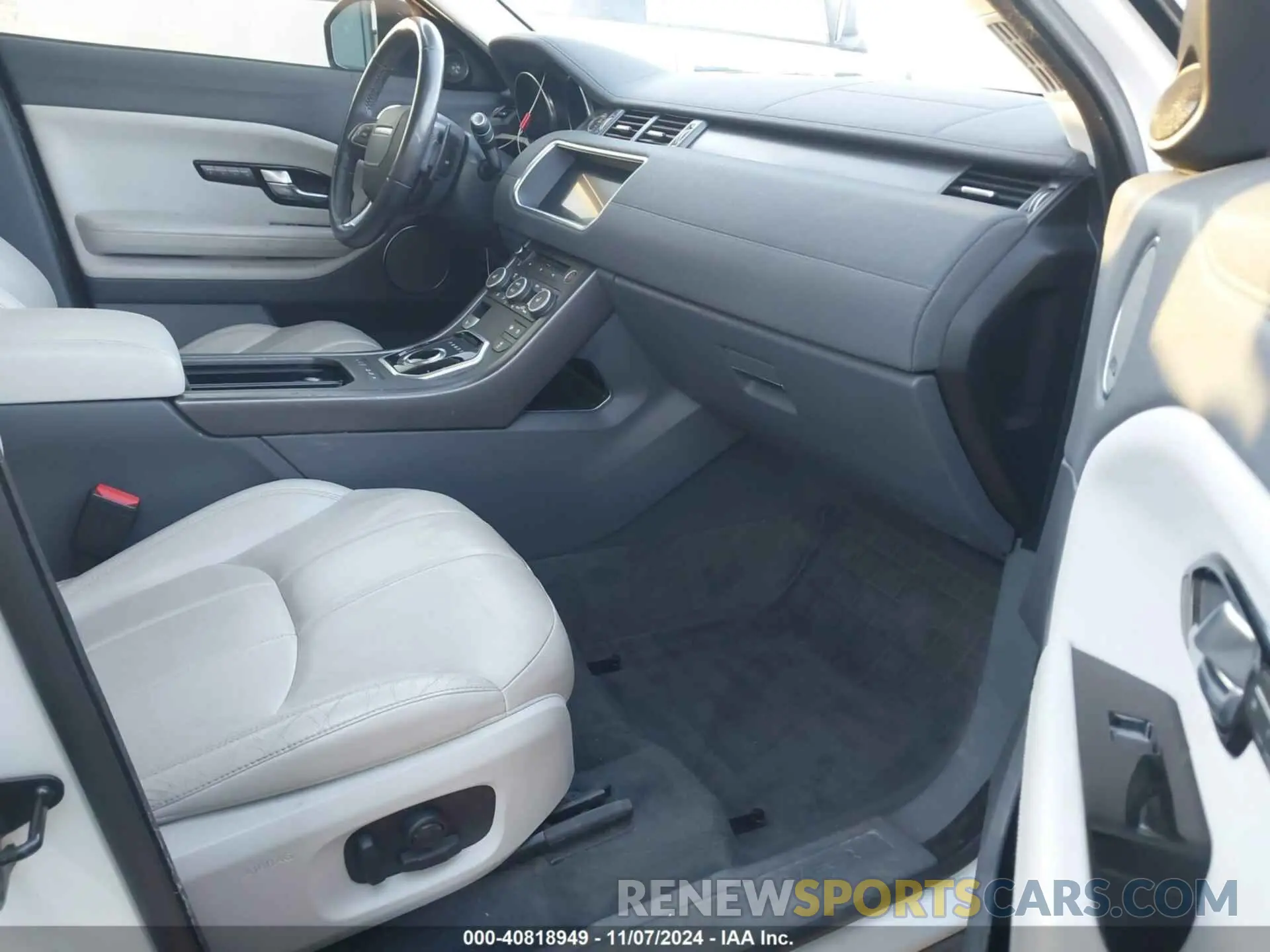 5 Photograph of a damaged car SALVP2RX5KH329187 LAND ROVER RANGE ROVER EVOQUE 2019