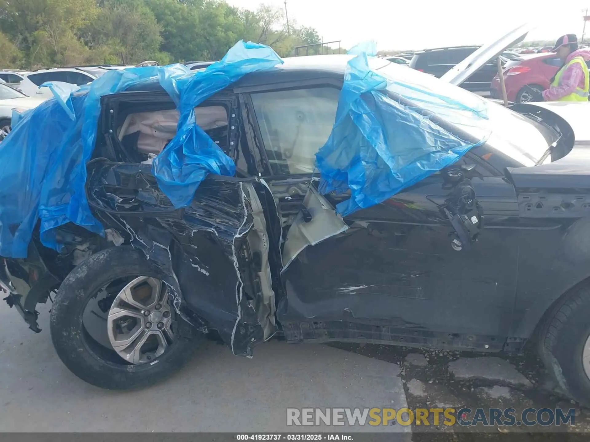 13 Photograph of a damaged car SALZJ2FX2LH103942 LAND ROVER RANGE ROVER EVOQUE 2020