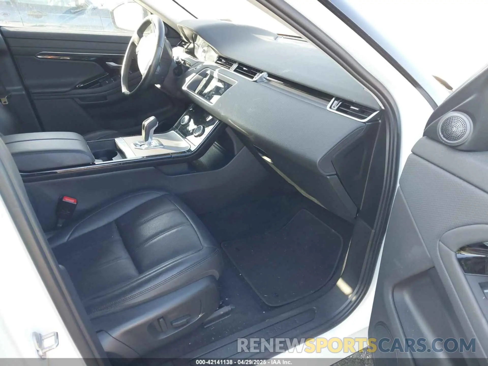 5 Photograph of a damaged car SALZJ2FX4LH119219 LAND ROVER RANGE ROVER EVOQUE 2020
