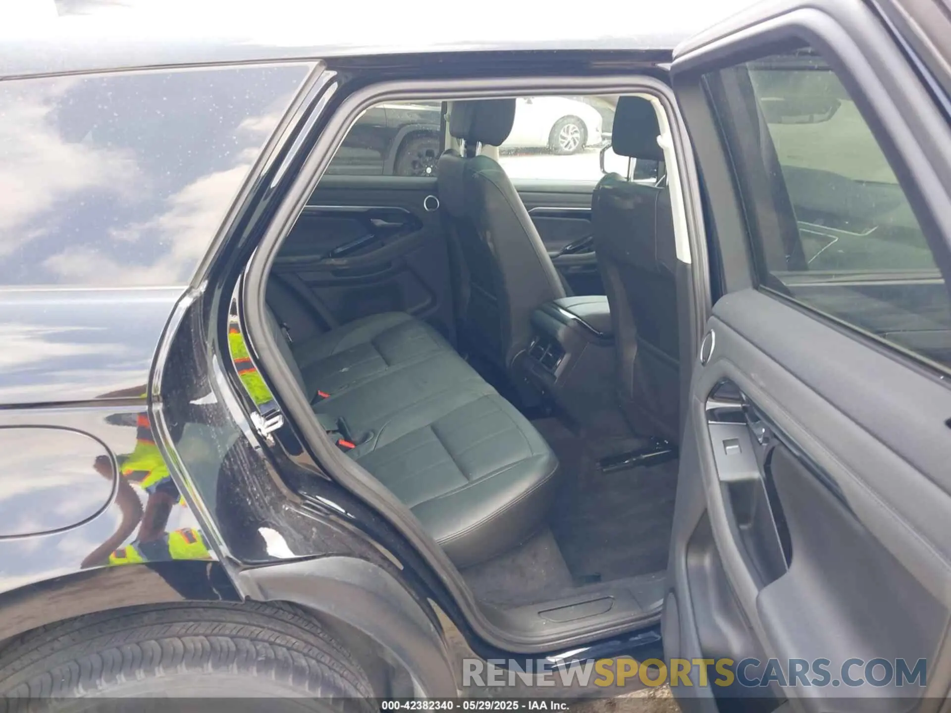8 Photograph of a damaged car SALZJ2FX6LH081685 LAND ROVER RANGE ROVER EVOQUE 2020