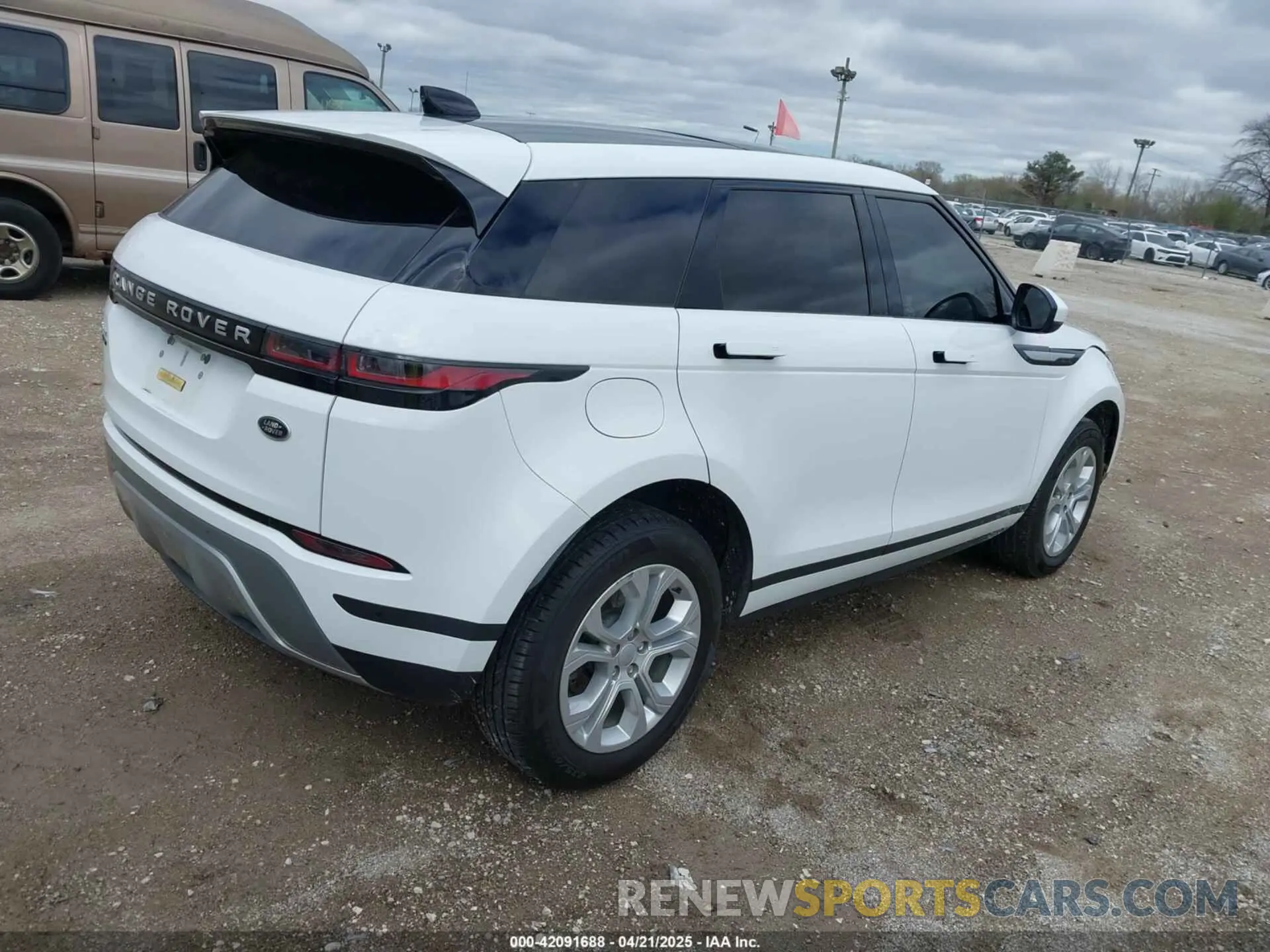 4 Photograph of a damaged car SALZJ2FX8LH060725 LAND ROVER RANGE ROVER EVOQUE 2020
