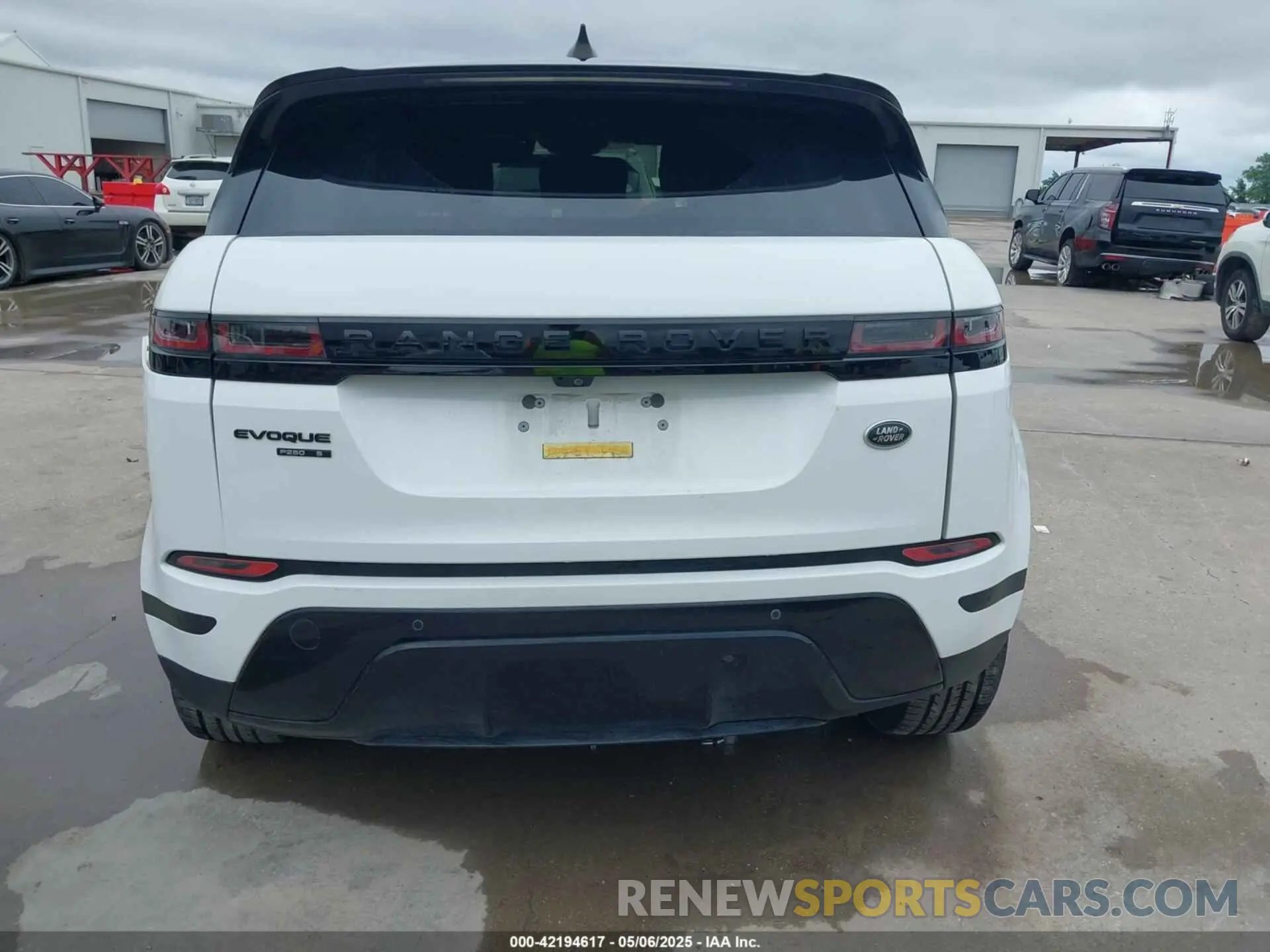 17 Photograph of a damaged car SALZJ2FX9LH084600 LAND ROVER RANGE ROVER EVOQUE 2020