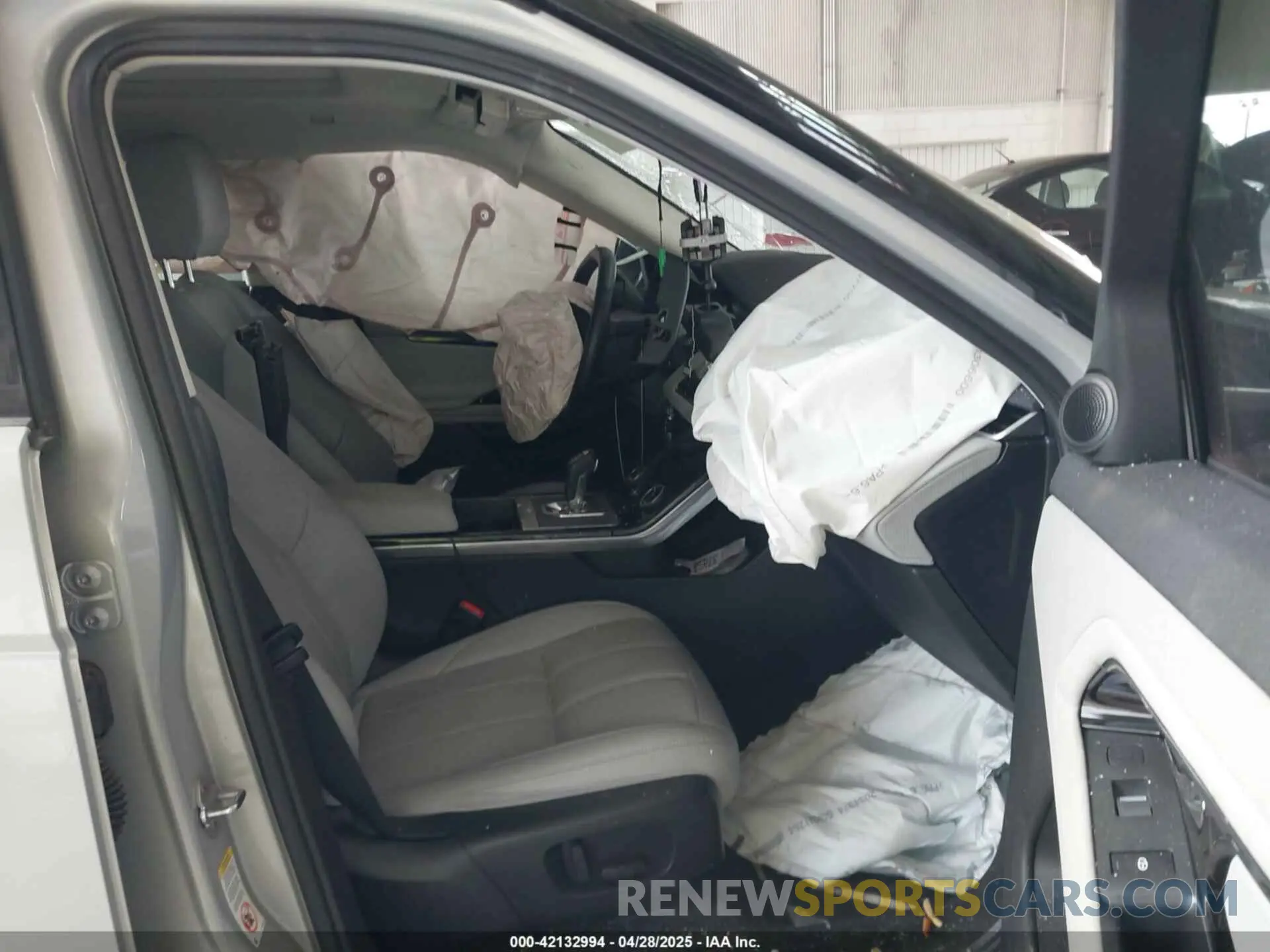 5 Photograph of a damaged car SALZJ2FX9LH120642 LAND ROVER RANGE ROVER EVOQUE 2020