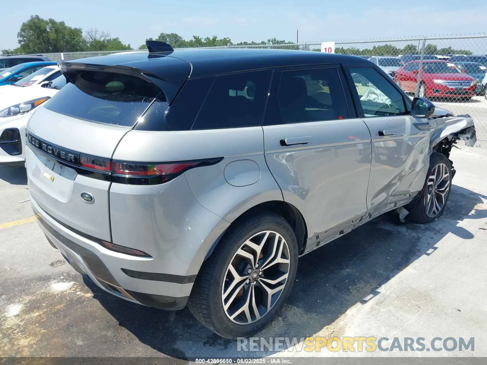 4 Photograph of a damaged car SALZL2FX5LH061406 LAND ROVER RANGE ROVER EVOQUE 2020