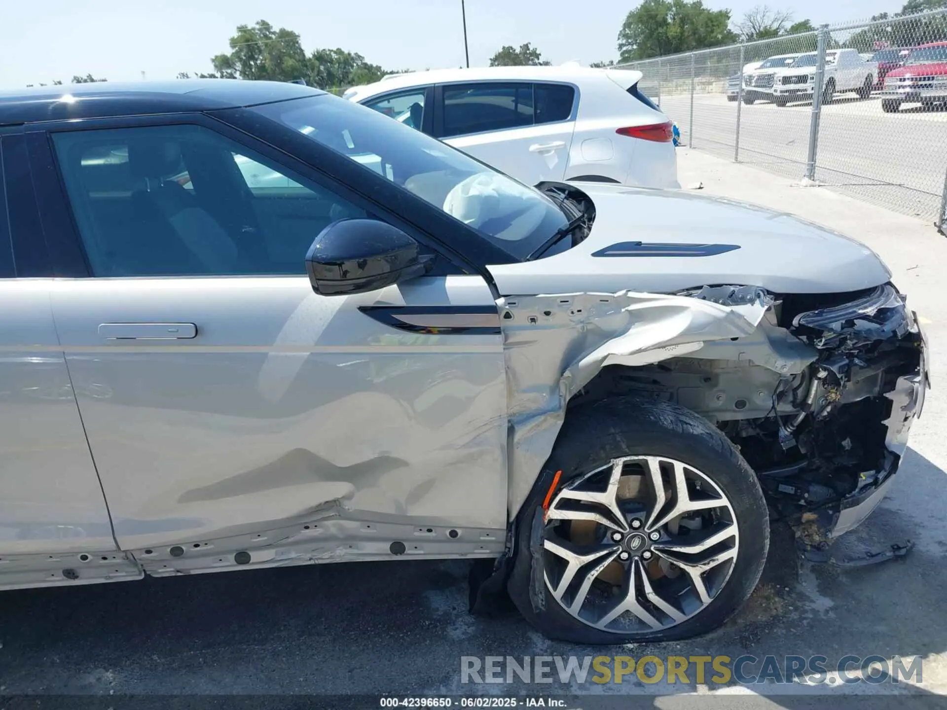 6 Photograph of a damaged car SALZL2FX5LH061406 LAND ROVER RANGE ROVER EVOQUE 2020