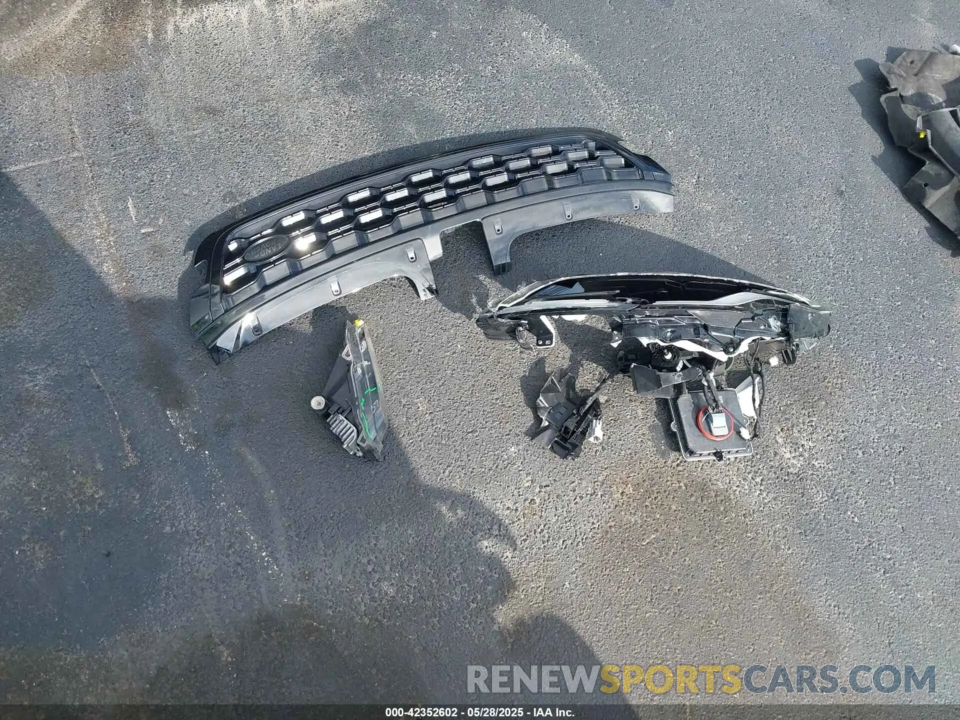 12 Photograph of a damaged car SALZP2FX6LH019279 LAND ROVER RANGE ROVER EVOQUE 2020