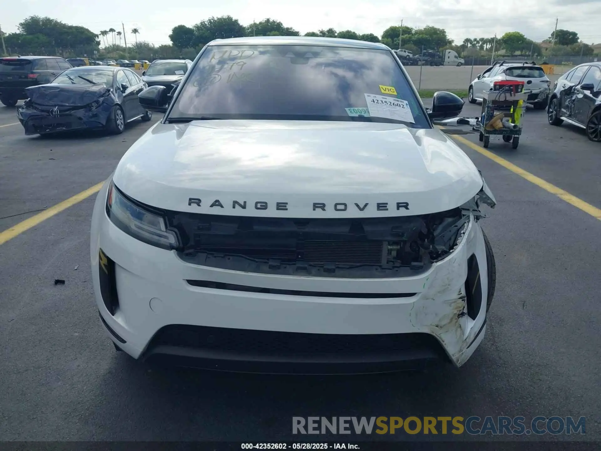 13 Photograph of a damaged car SALZP2FX6LH019279 LAND ROVER RANGE ROVER EVOQUE 2020
