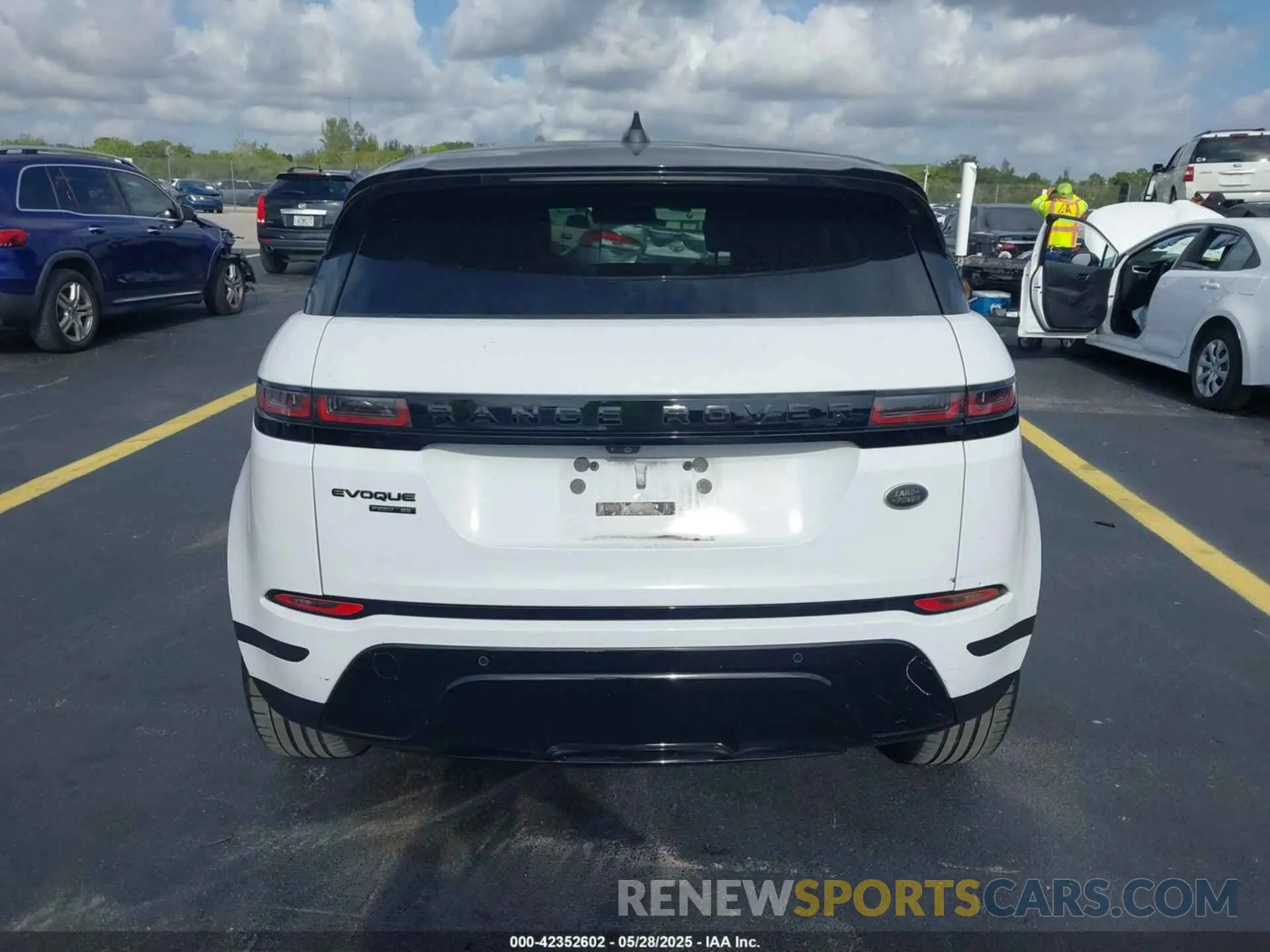 17 Photograph of a damaged car SALZP2FX6LH019279 LAND ROVER RANGE ROVER EVOQUE 2020