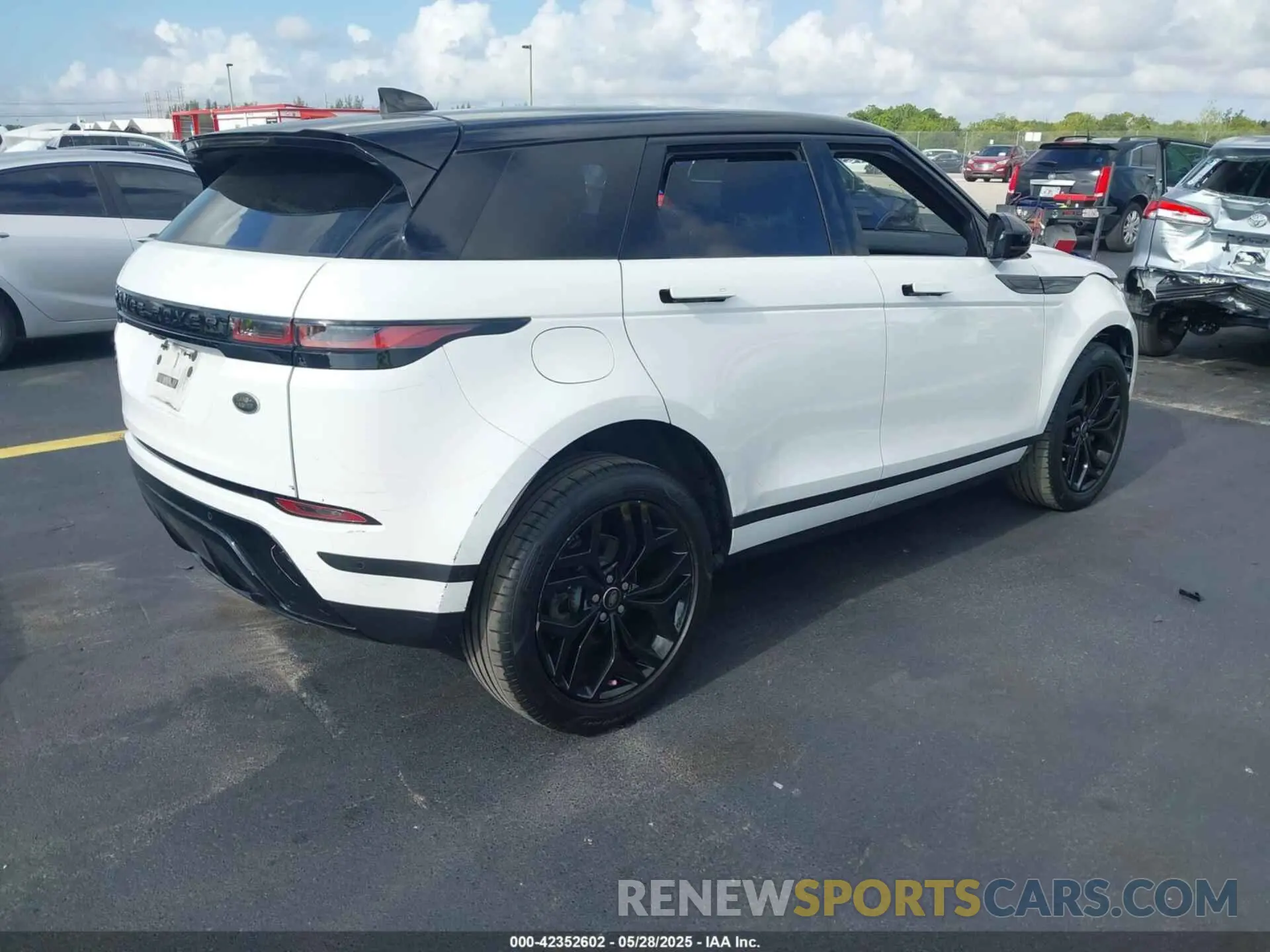 4 Photograph of a damaged car SALZP2FX6LH019279 LAND ROVER RANGE ROVER EVOQUE 2020