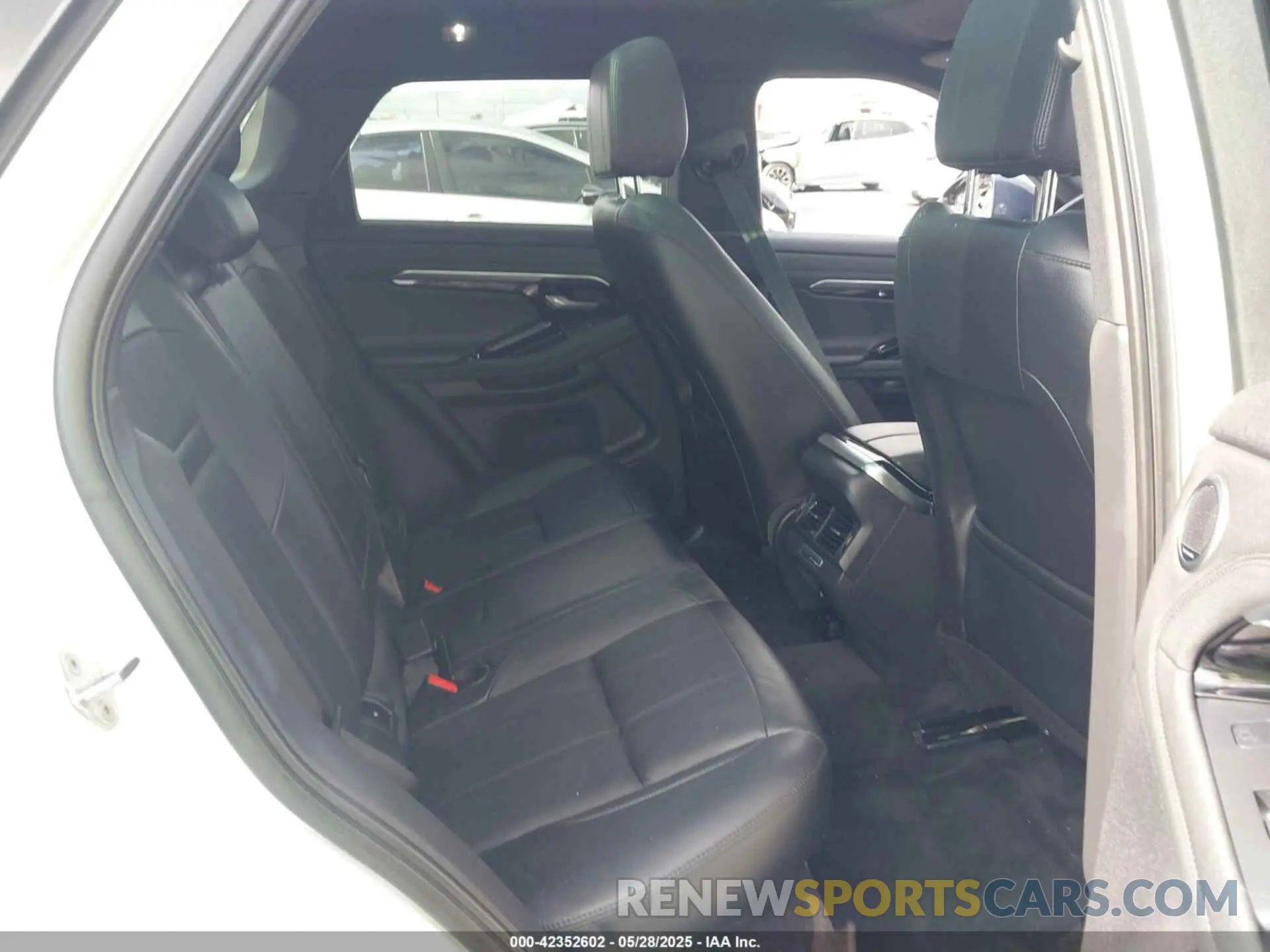 8 Photograph of a damaged car SALZP2FX6LH019279 LAND ROVER RANGE ROVER EVOQUE 2020