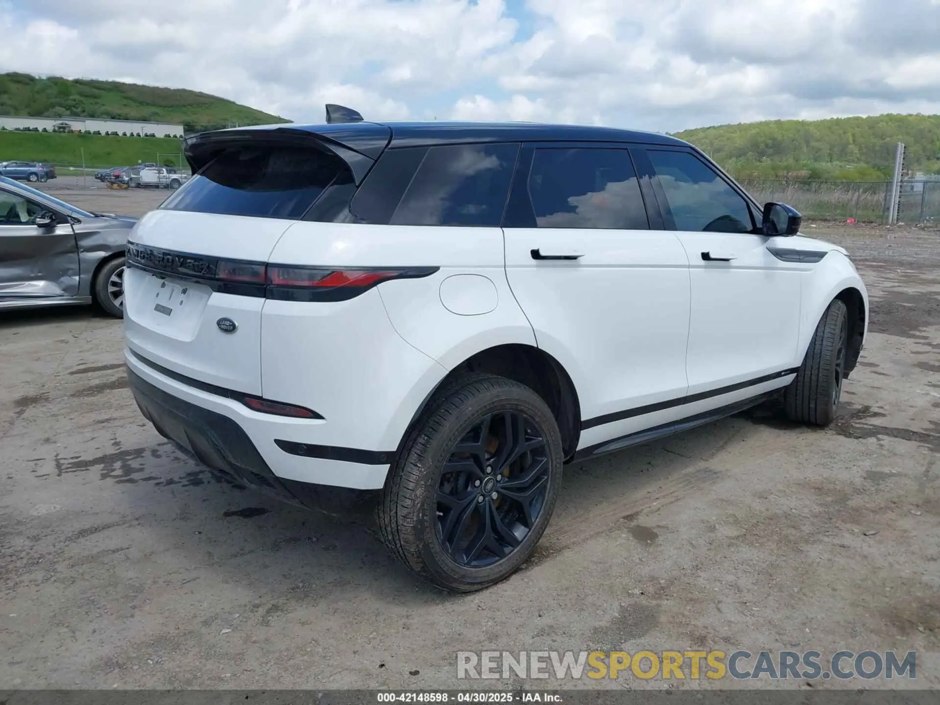 4 Photograph of a damaged car SALZL2FX8MH123737 LAND ROVER RANGE ROVER EVOQUE 2021