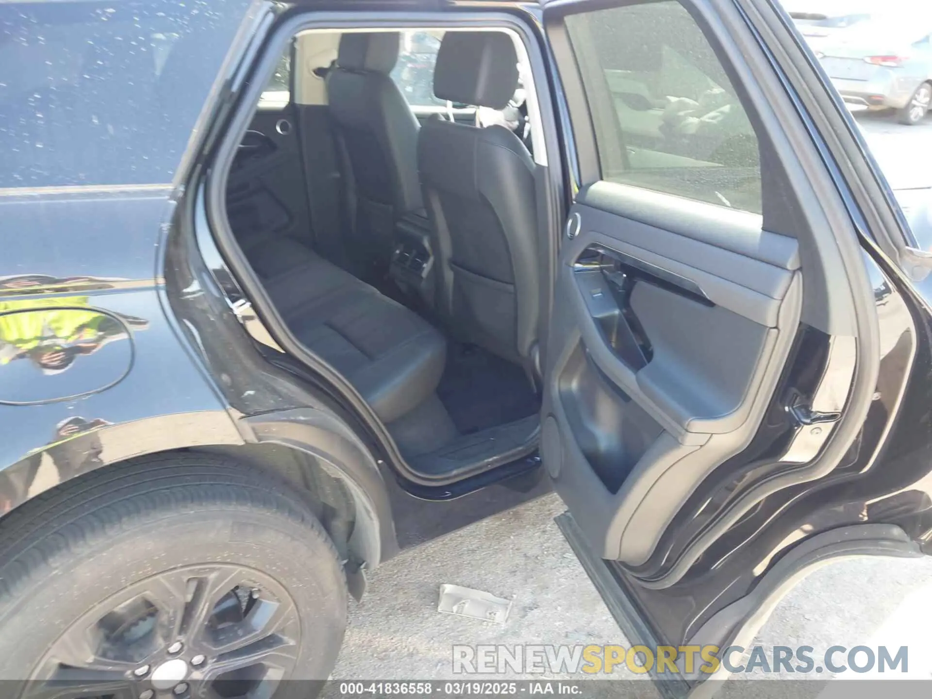 8 Photograph of a damaged car SALZJ2FX1NH176951 LAND ROVER RANGE ROVER EVOQUE 2022