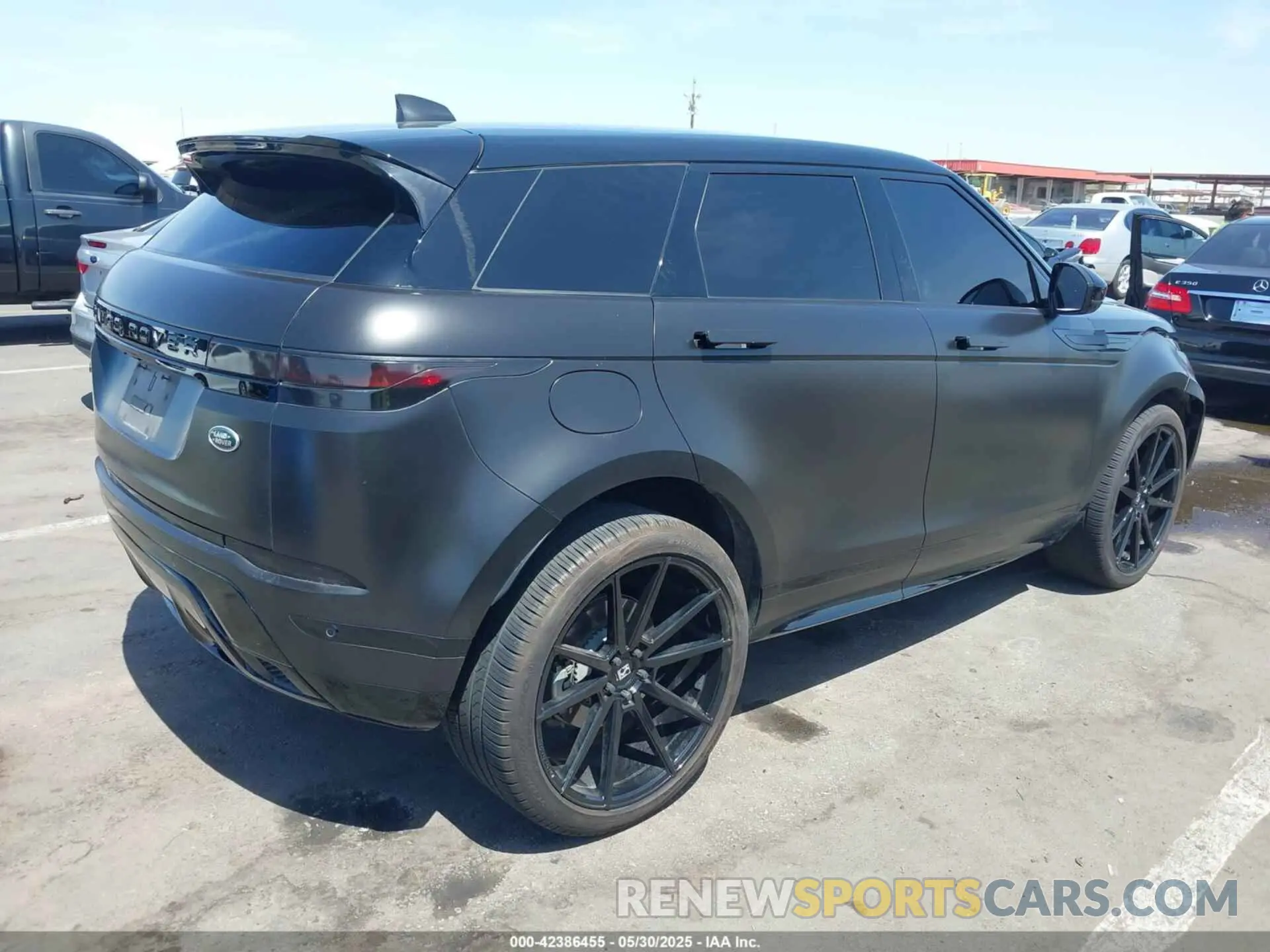 4 Photograph of a damaged car SALZL2FX4NH166568 LAND ROVER RANGE ROVER EVOQUE 2022