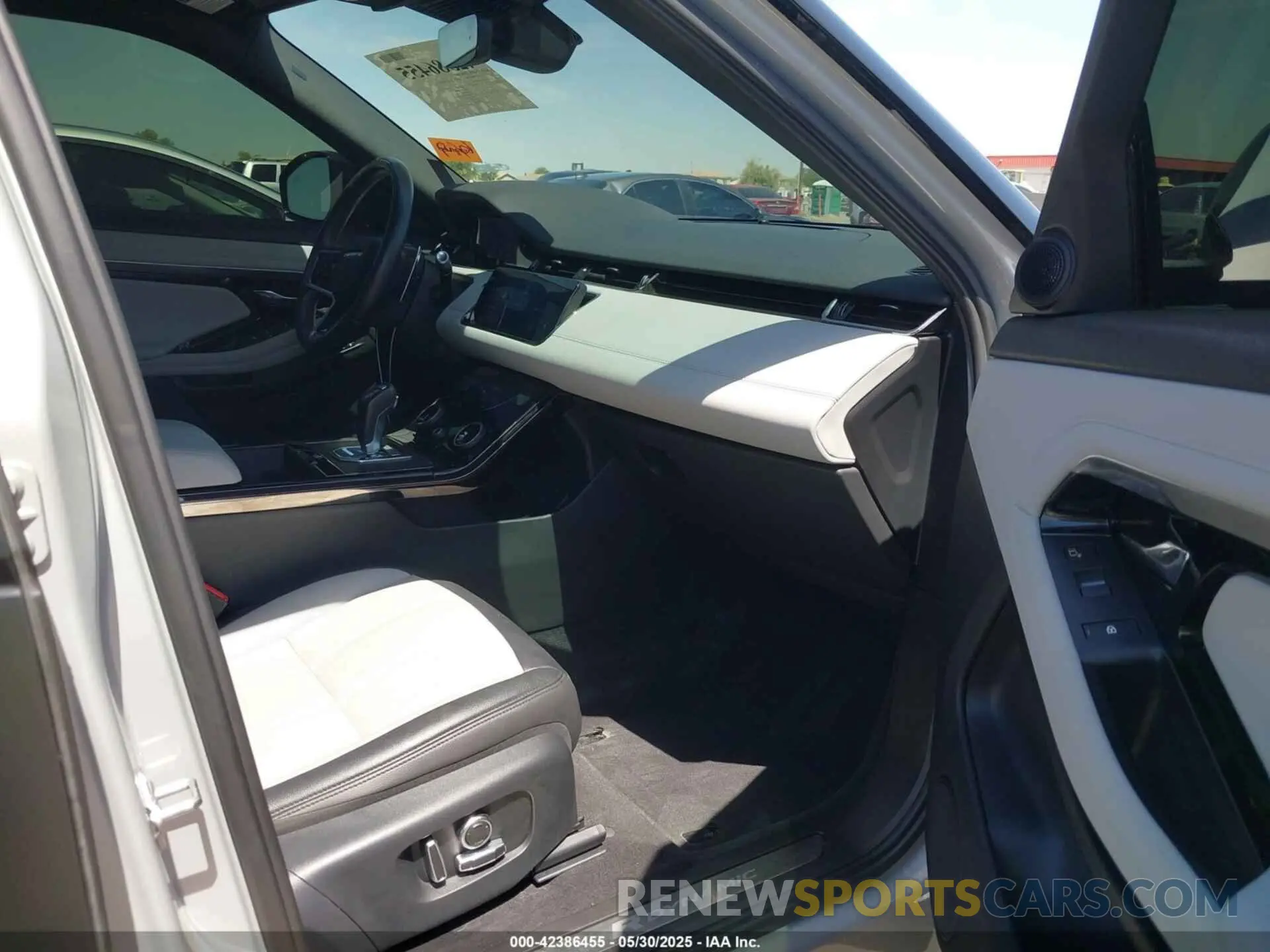 5 Photograph of a damaged car SALZL2FX4NH166568 LAND ROVER RANGE ROVER EVOQUE 2022